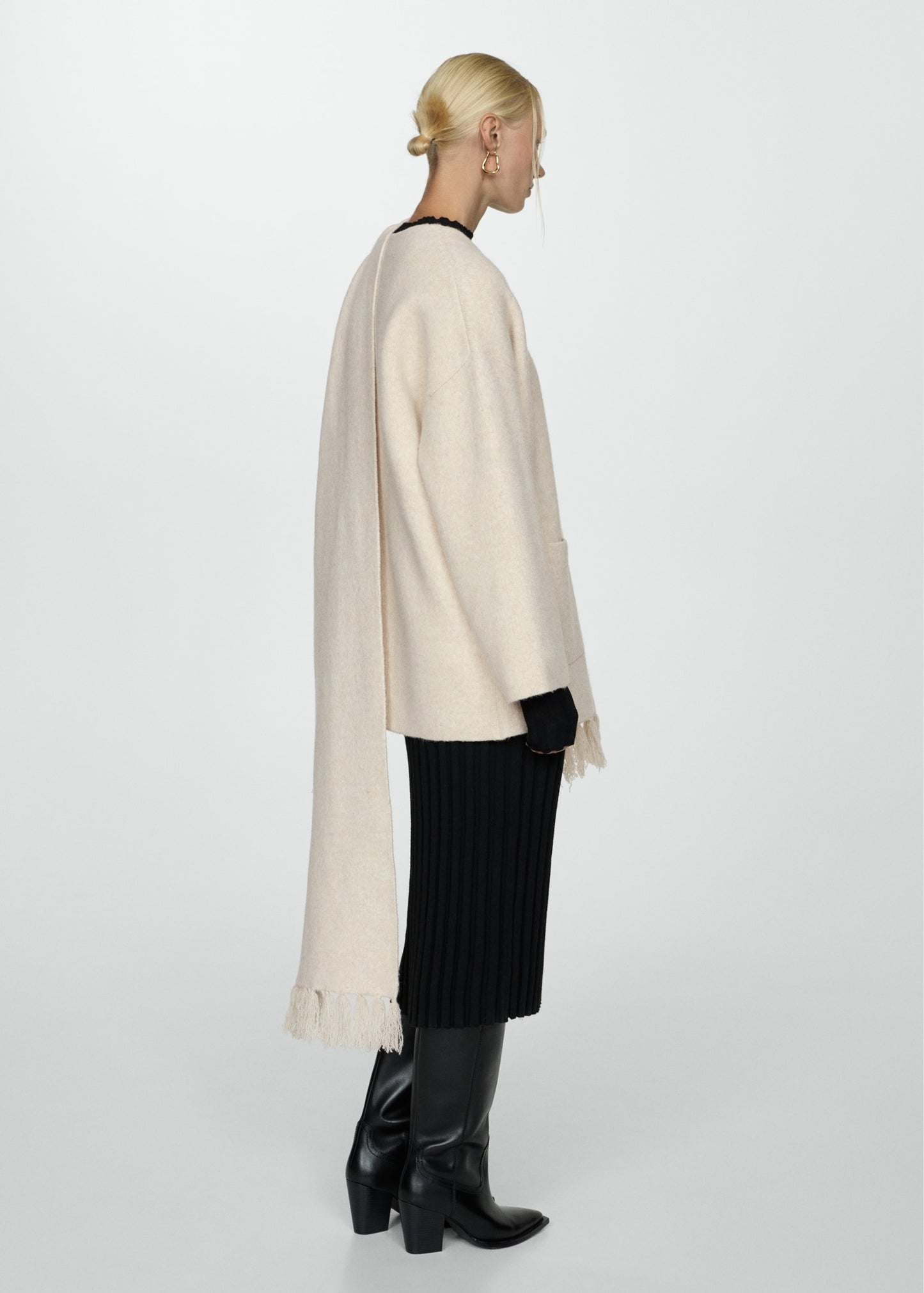 Knitted coat with detachable scarf