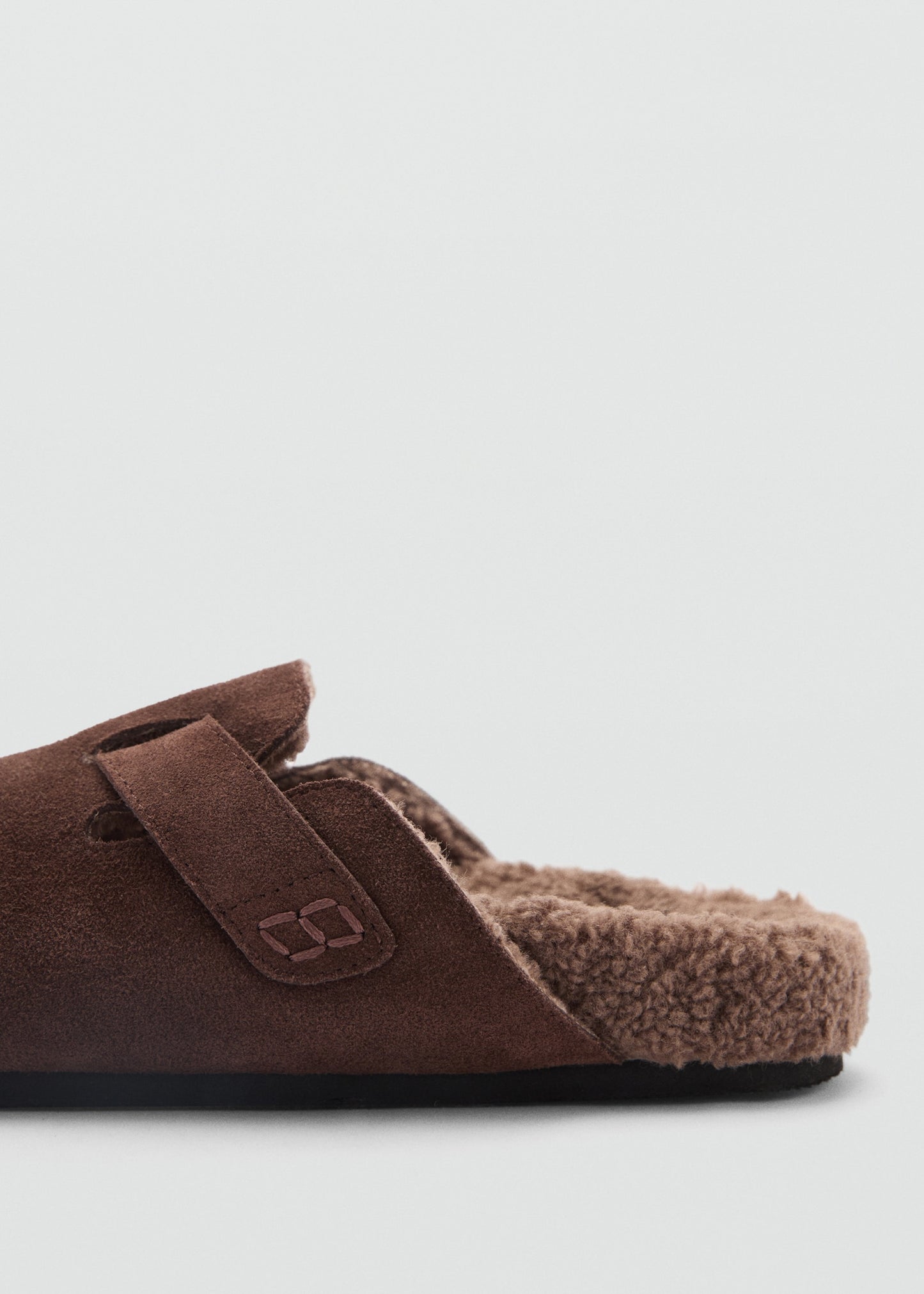Buckle house slipper