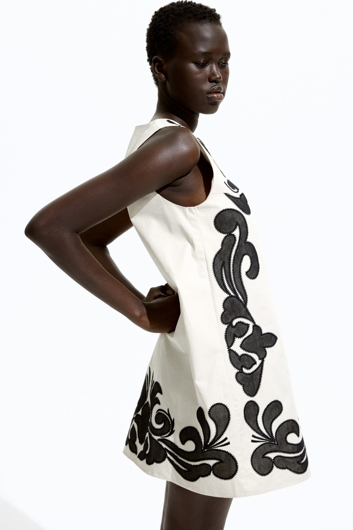 Embroidered shift dress