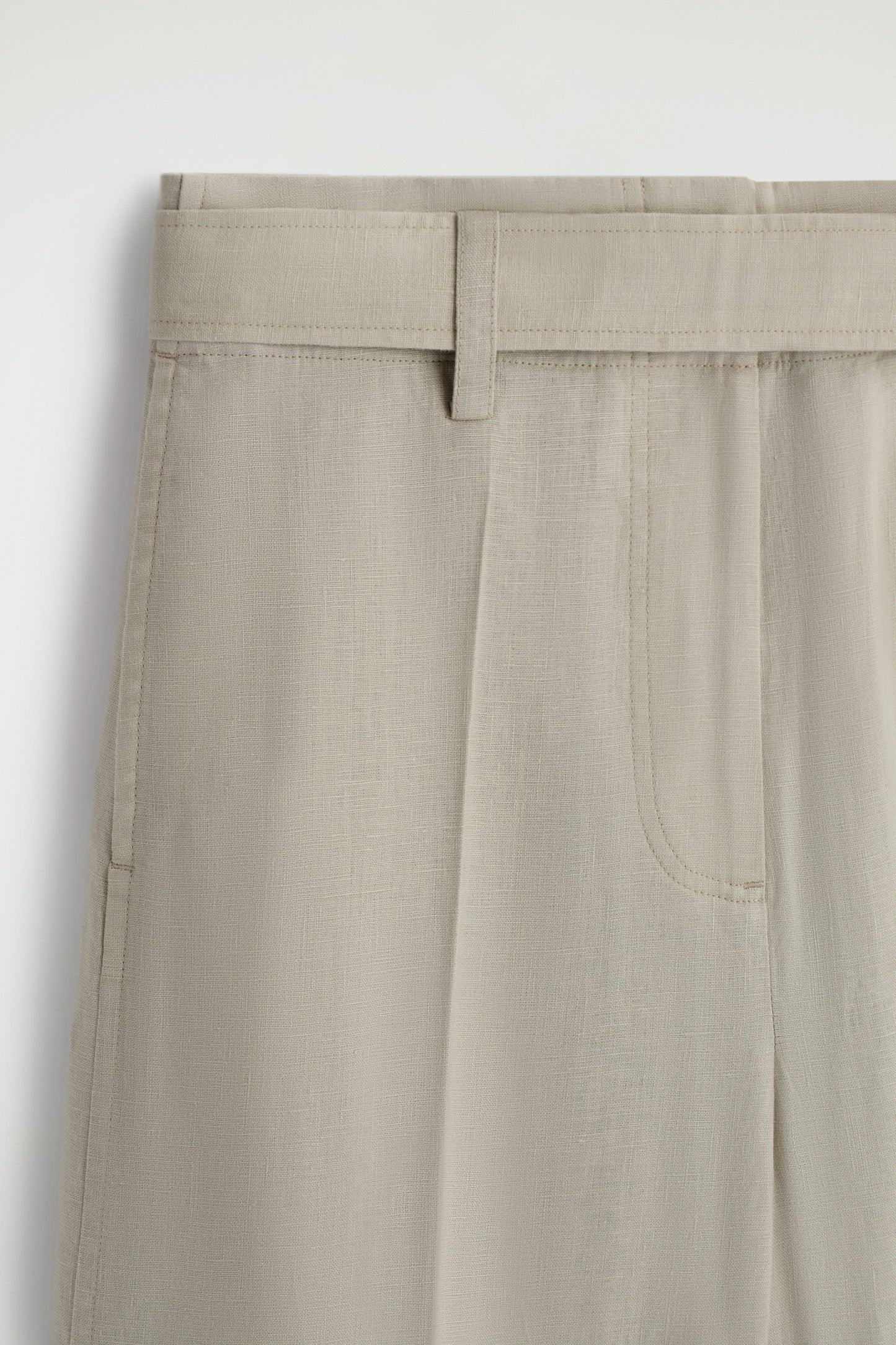 Belted Linen Barrel-Leg Trousers