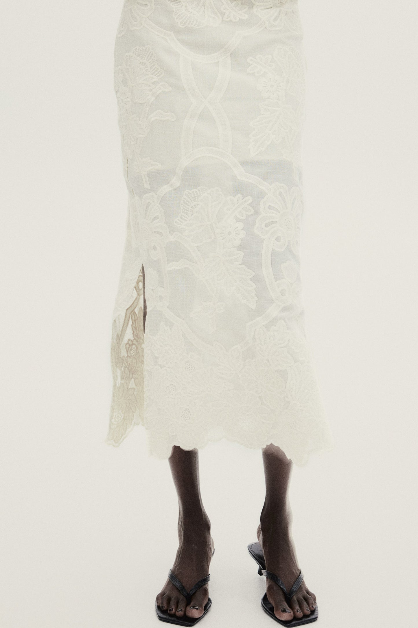 Embroidered pencil skirt