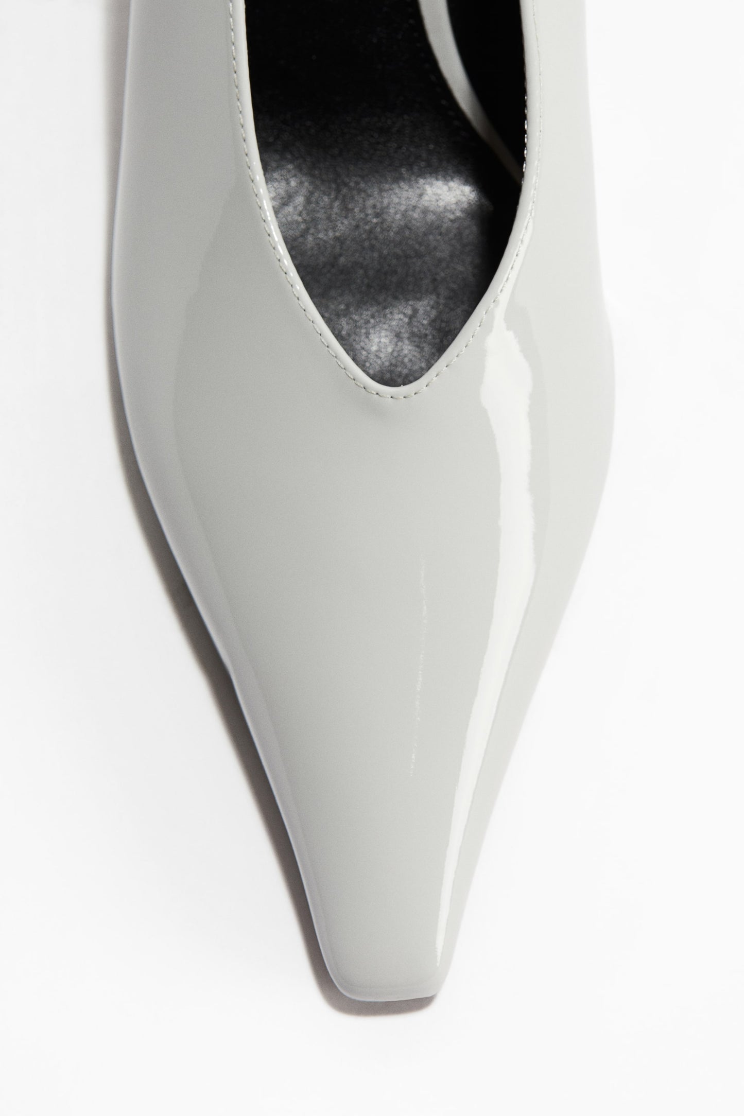Pointed court shoes