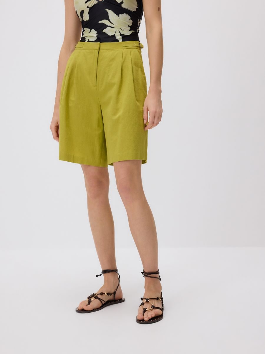 Shorts with linen blend