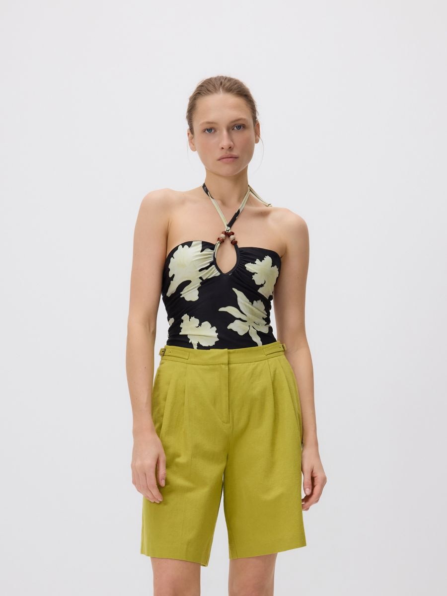 Shorts with linen blend