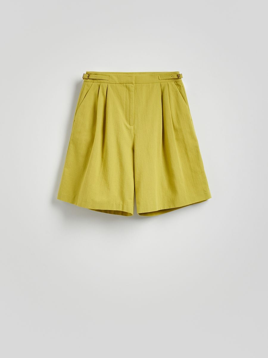 Shorts with linen blend
