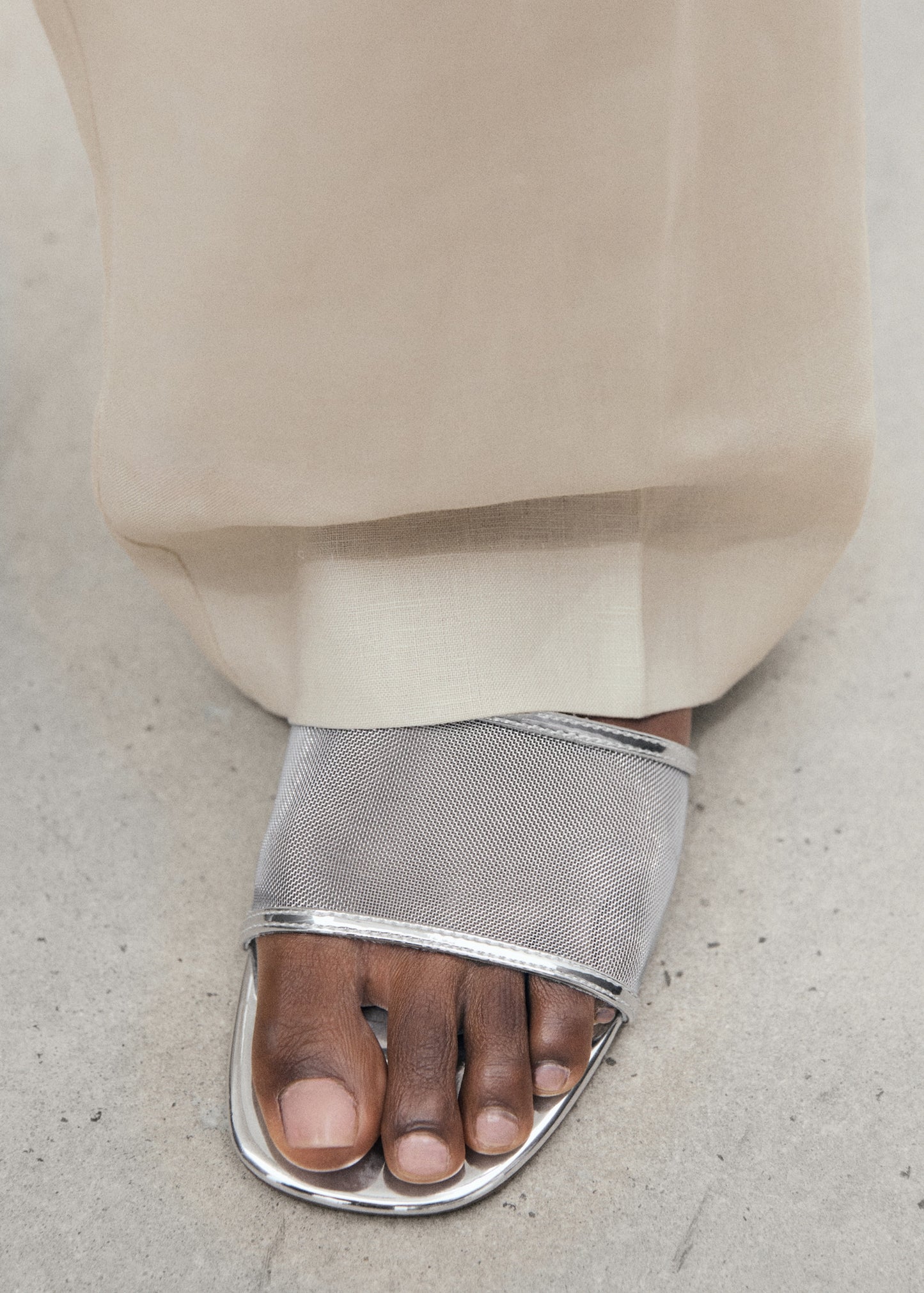 Kitten sandals with mesh strap