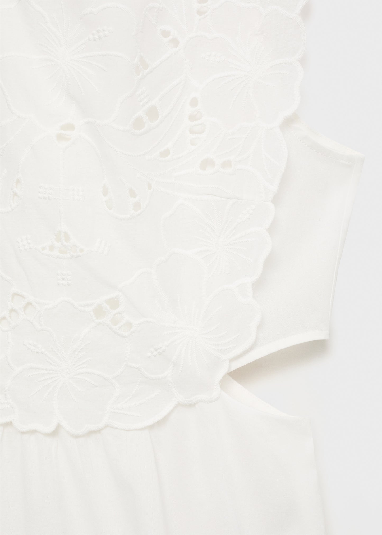 Embroidered dress with side slits