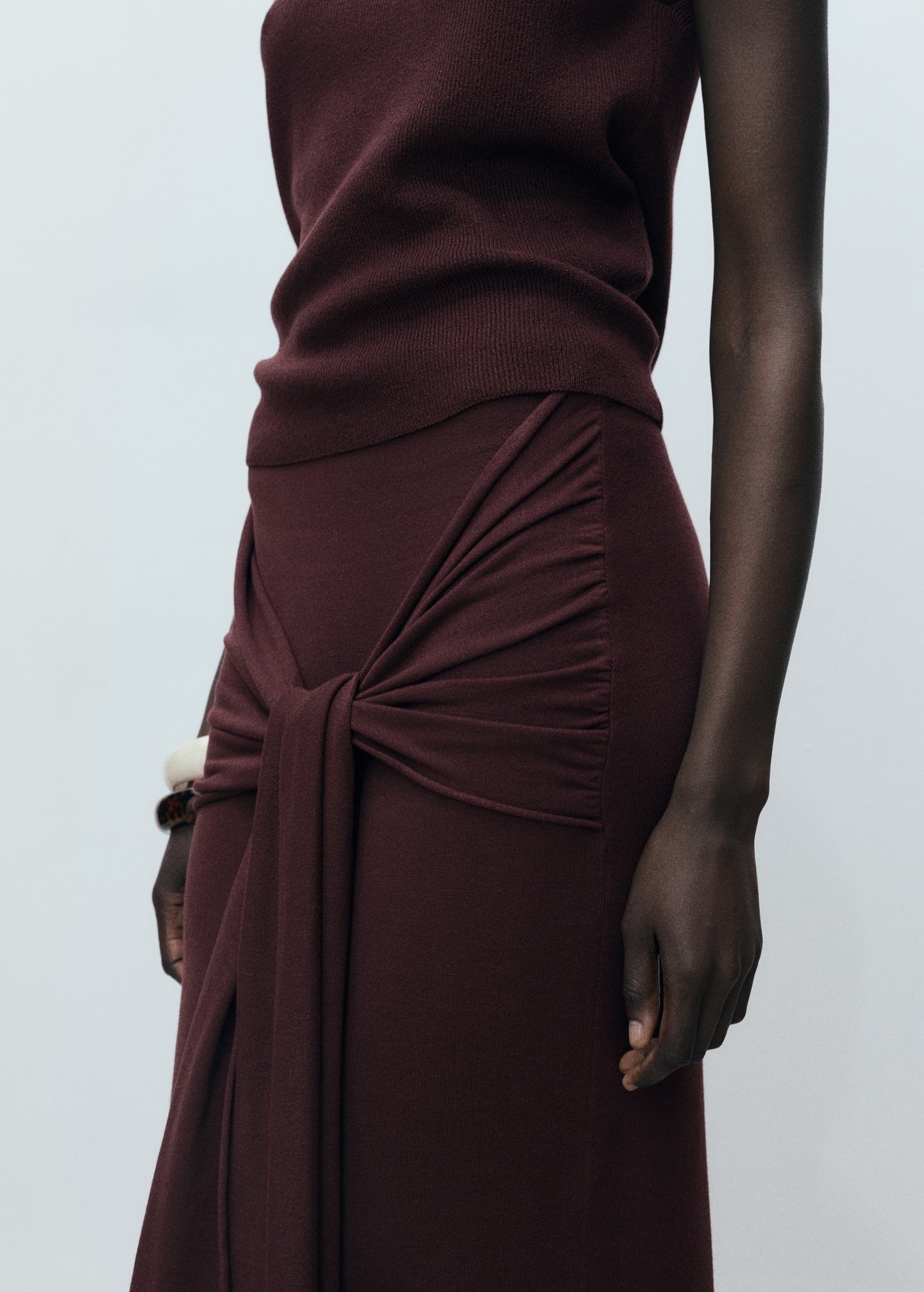 Knit skirt with knot detail