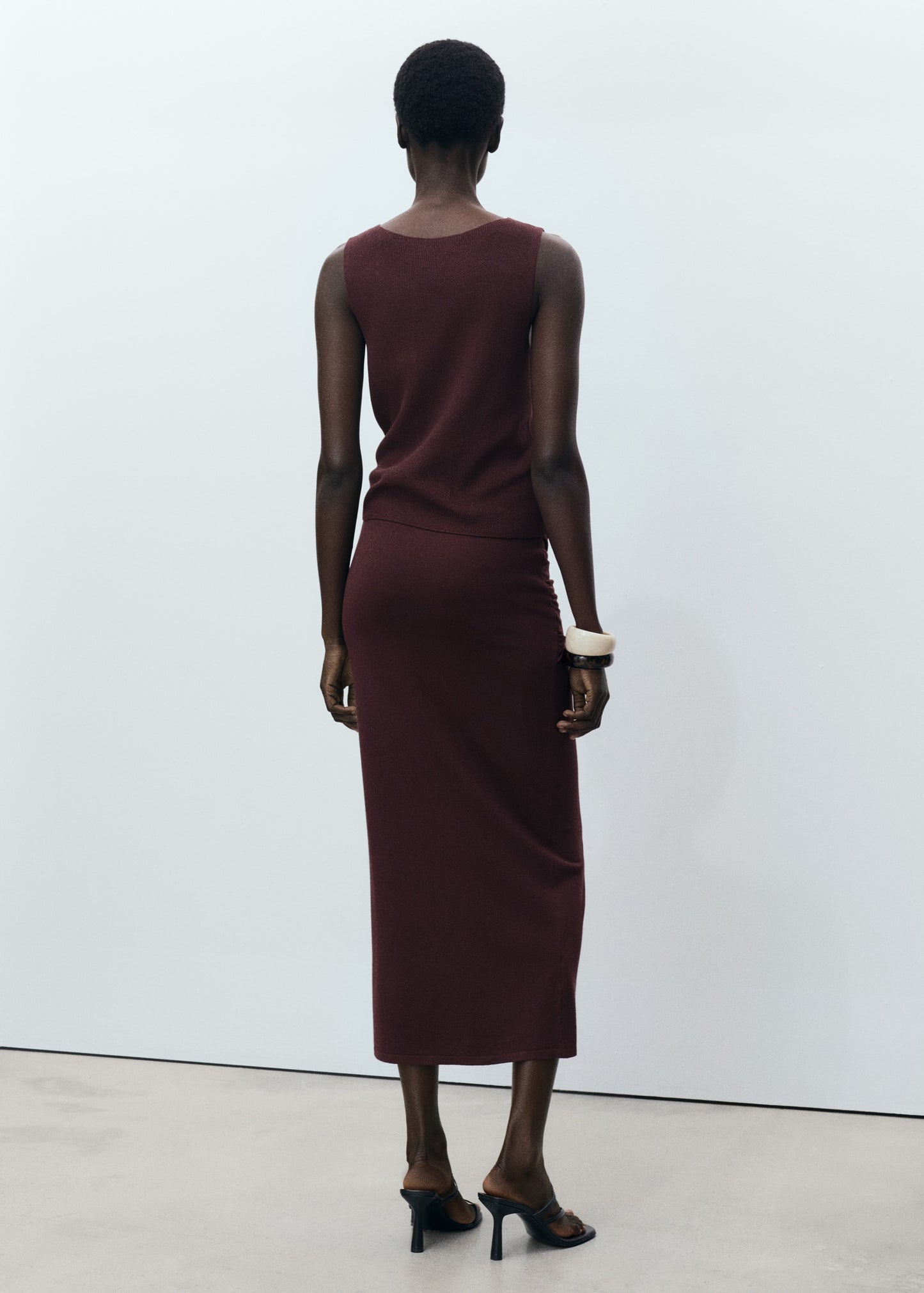 Knit skirt with knot detail