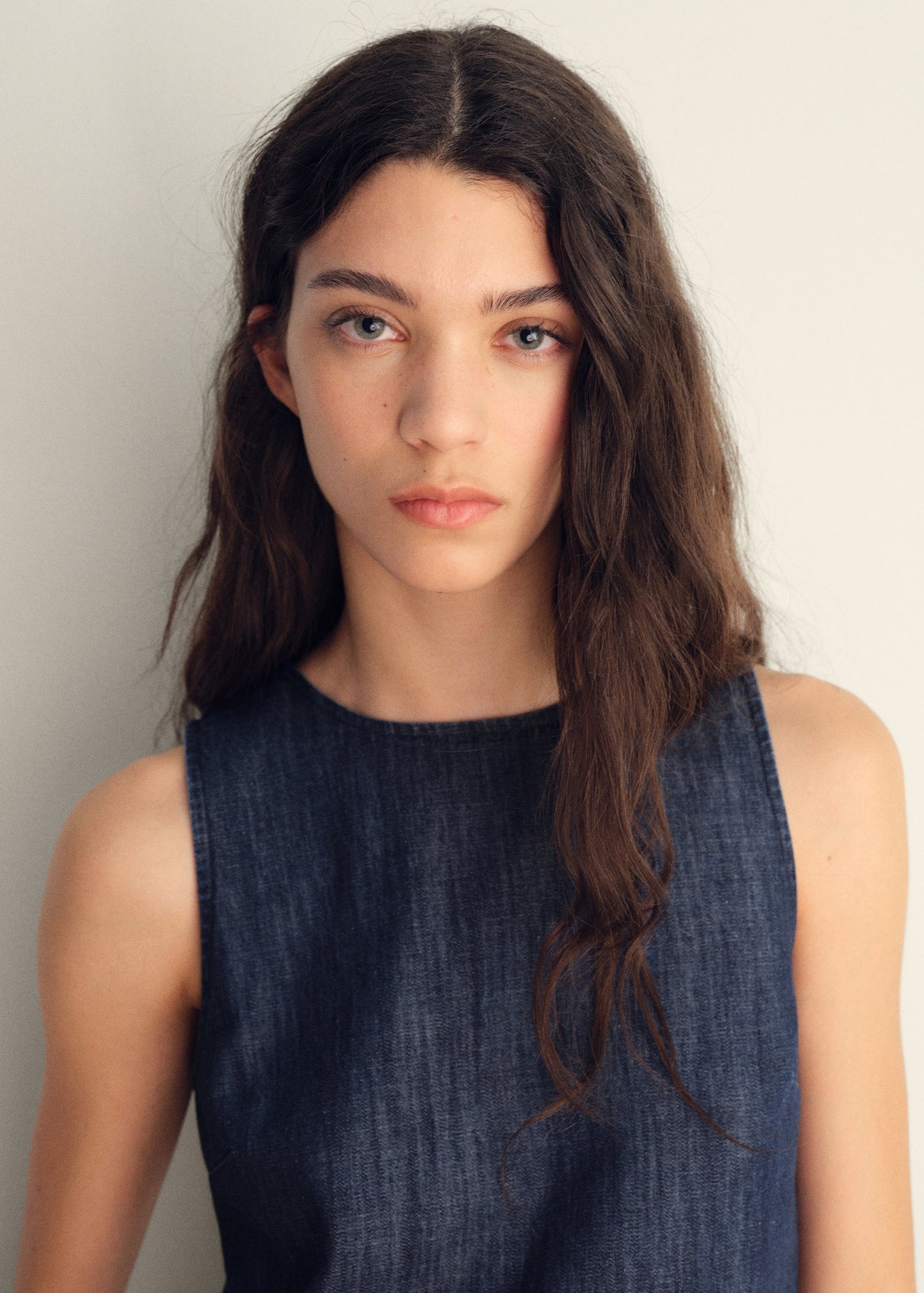 Rinse-wash denim crop top