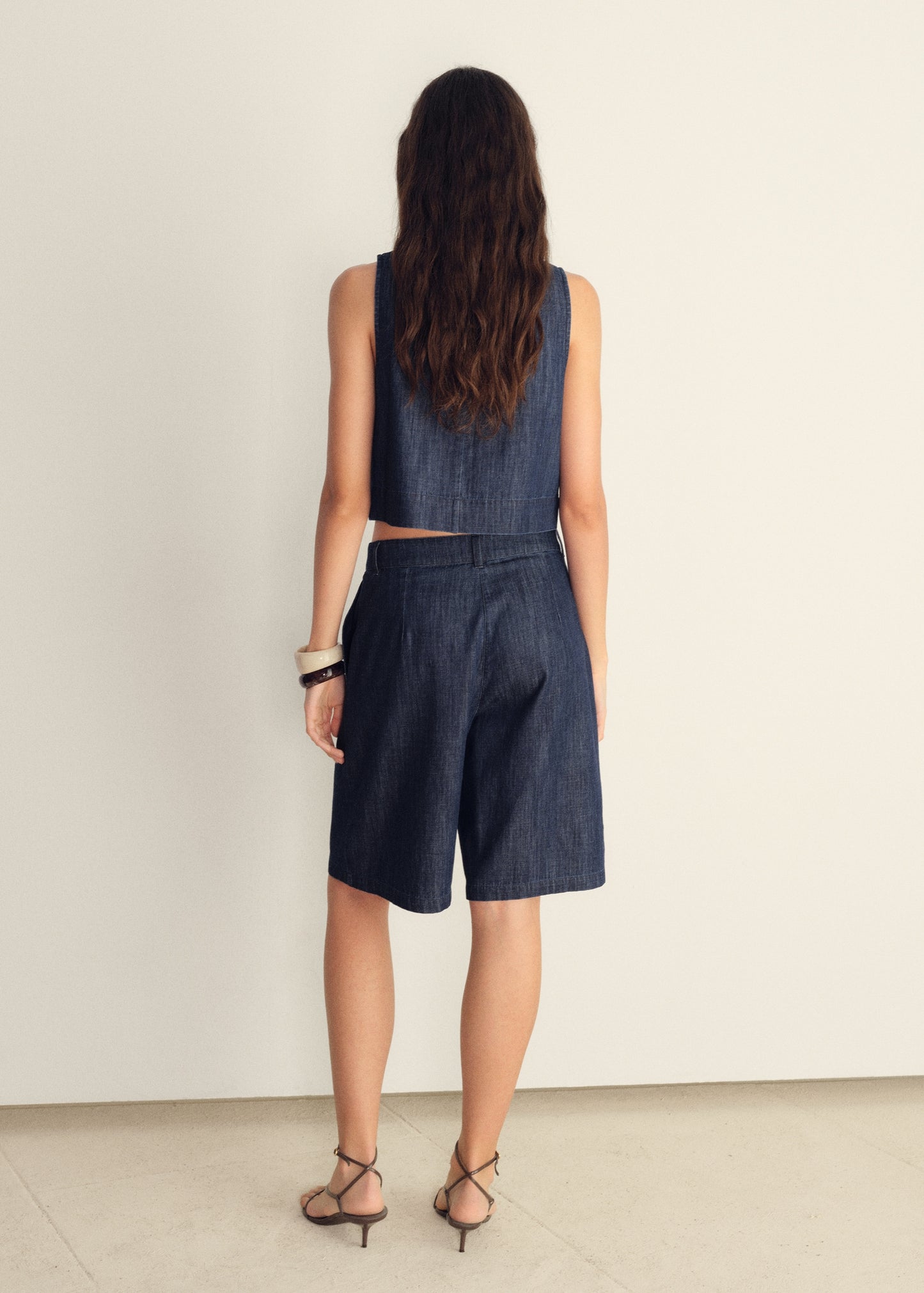Rinse-wash denim crop top