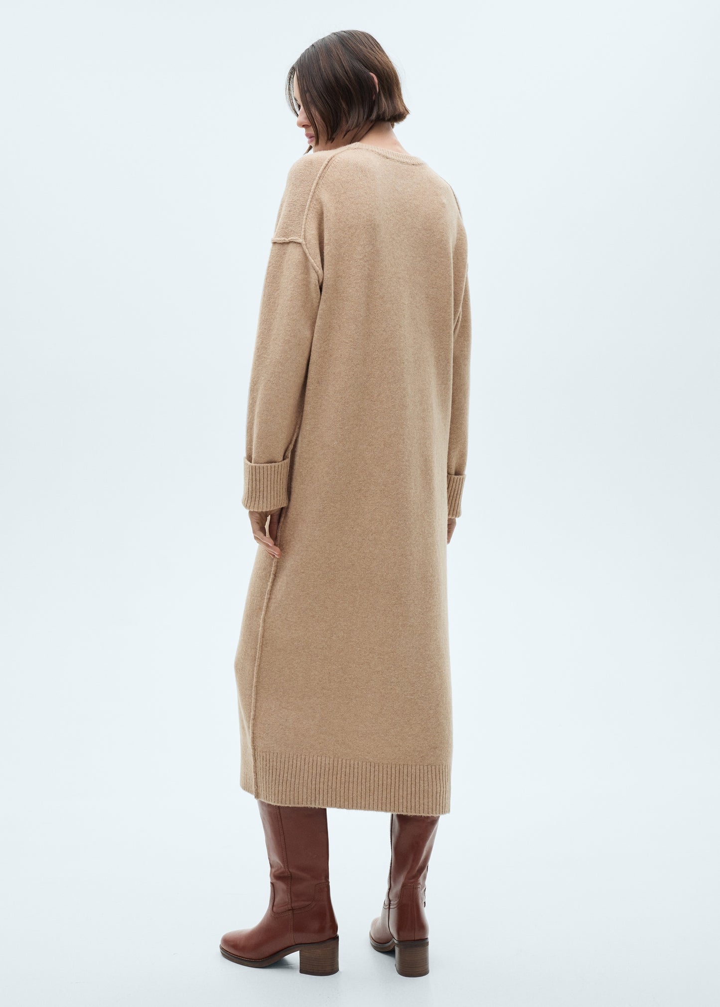 Knitted dress with ribbed finishes