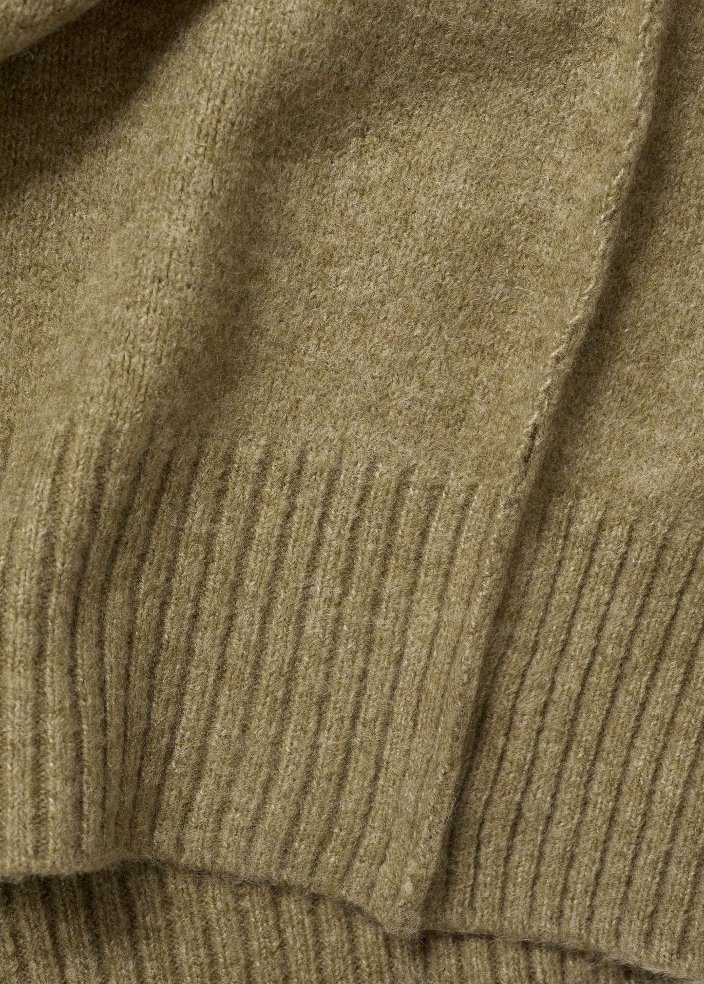 Knitted dress with ribbed finishes