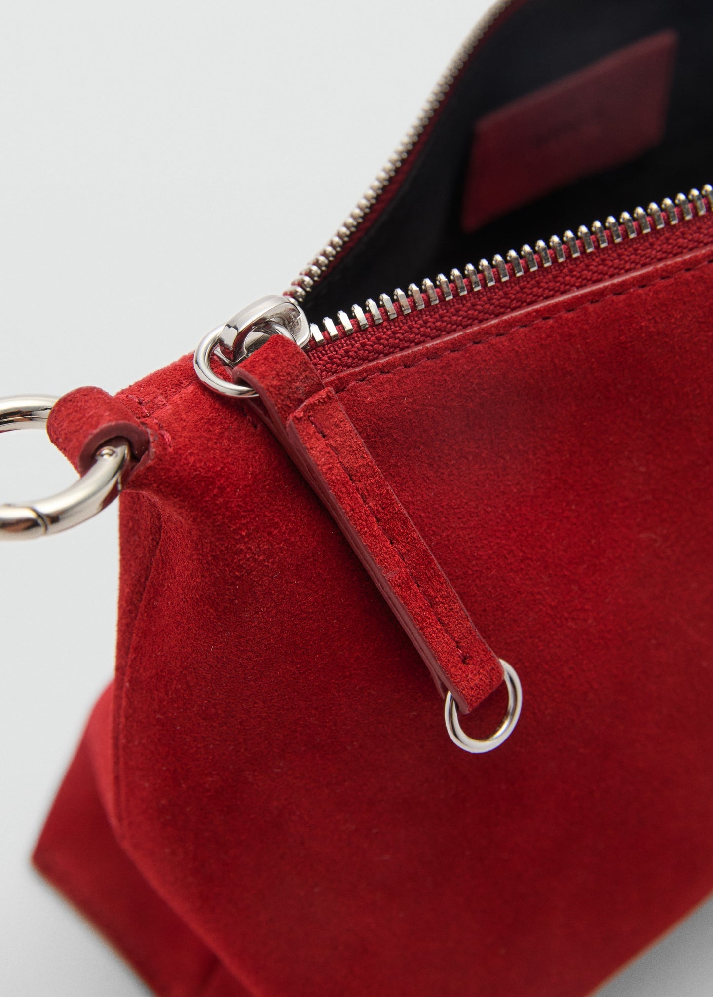 Leather handbag with fringes