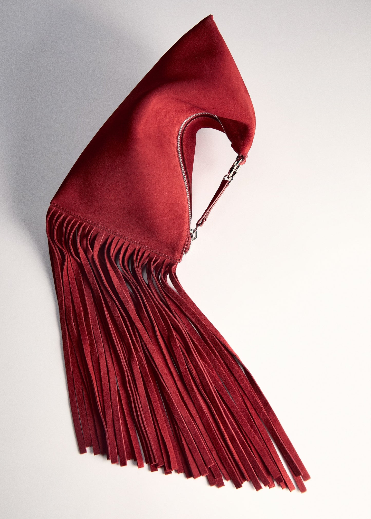 Leather handbag with fringes