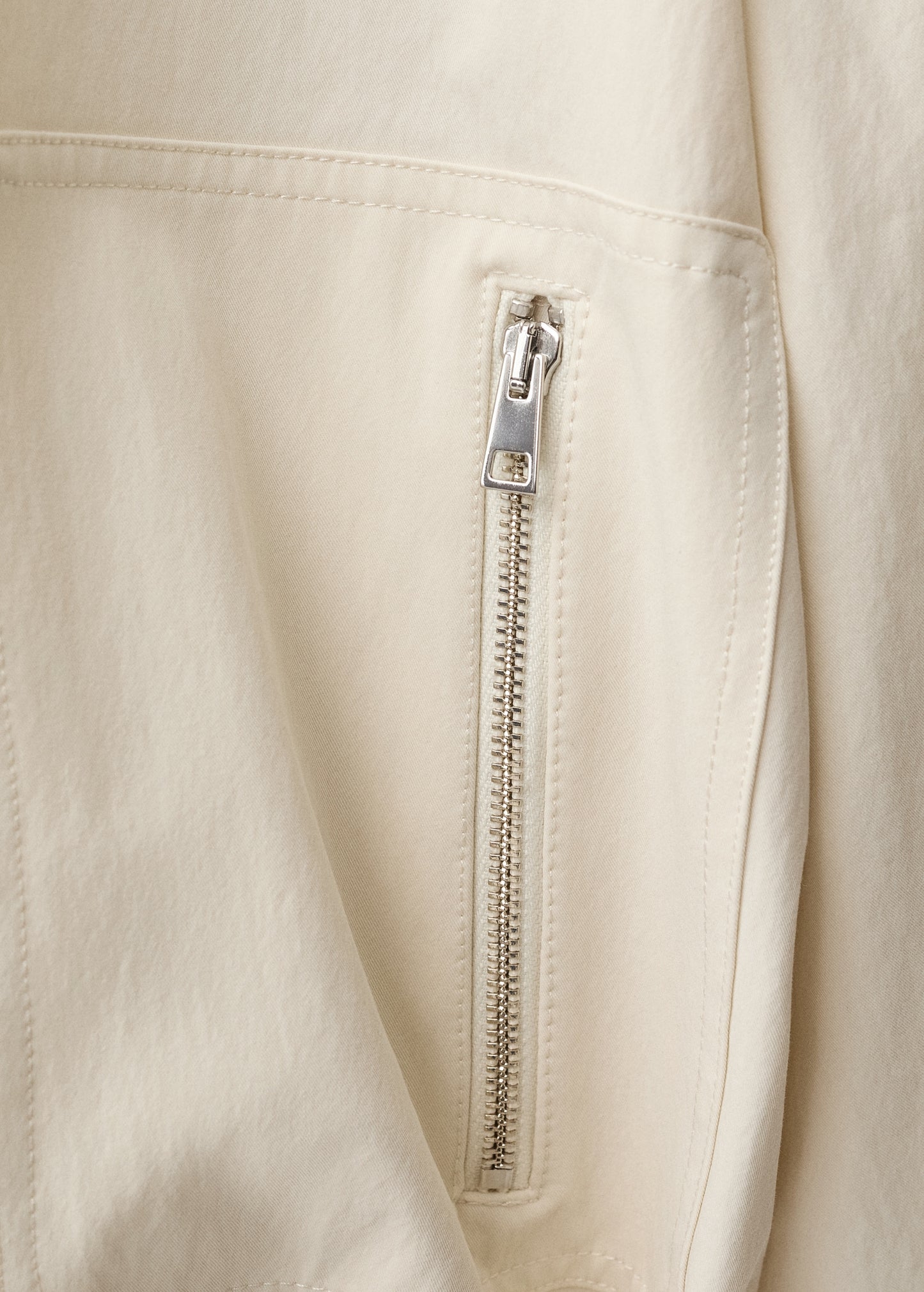 Bomber jacket with adjustable hem