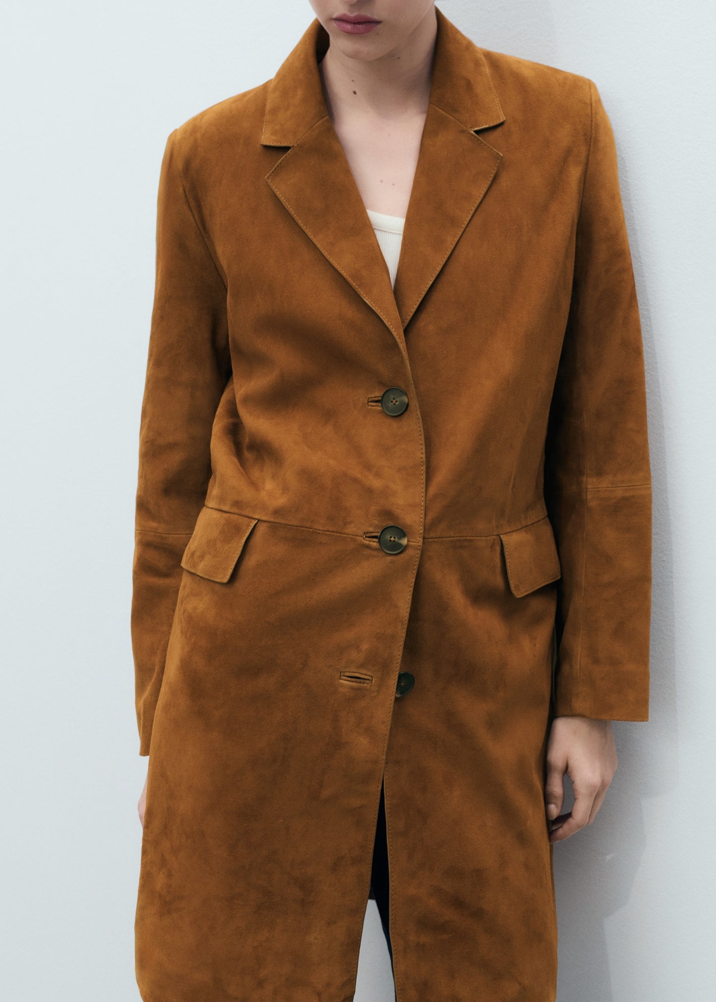 Lapelled suede coat