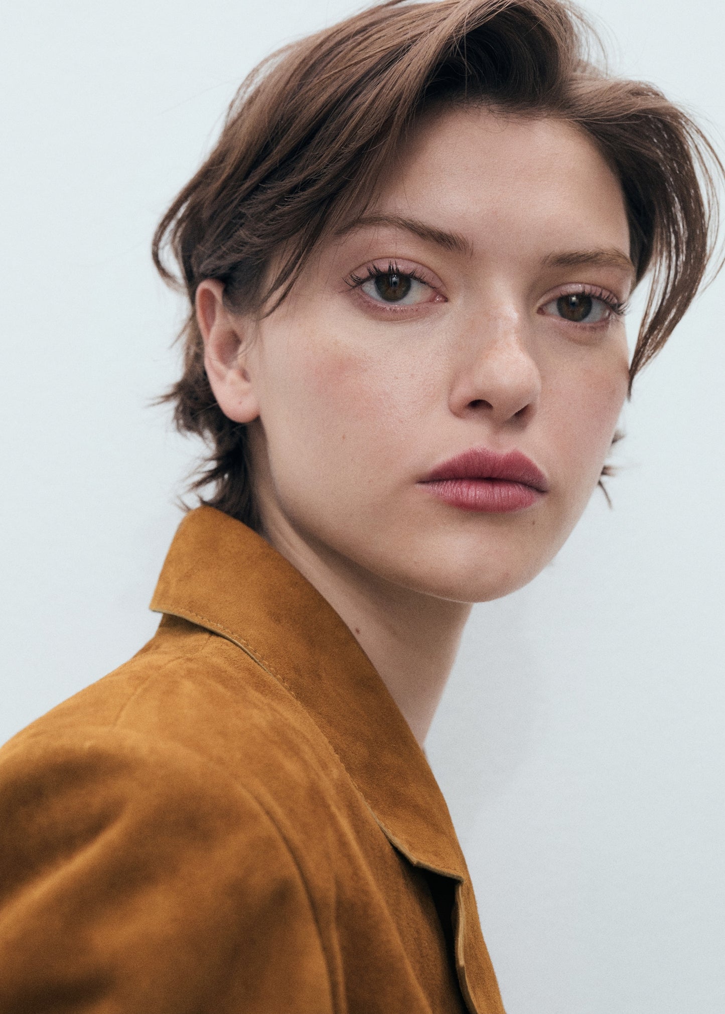 Lapelled suede coat