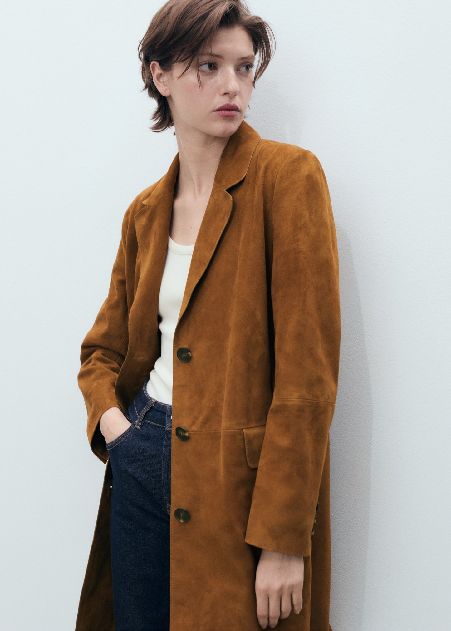 Lapelled suede coat