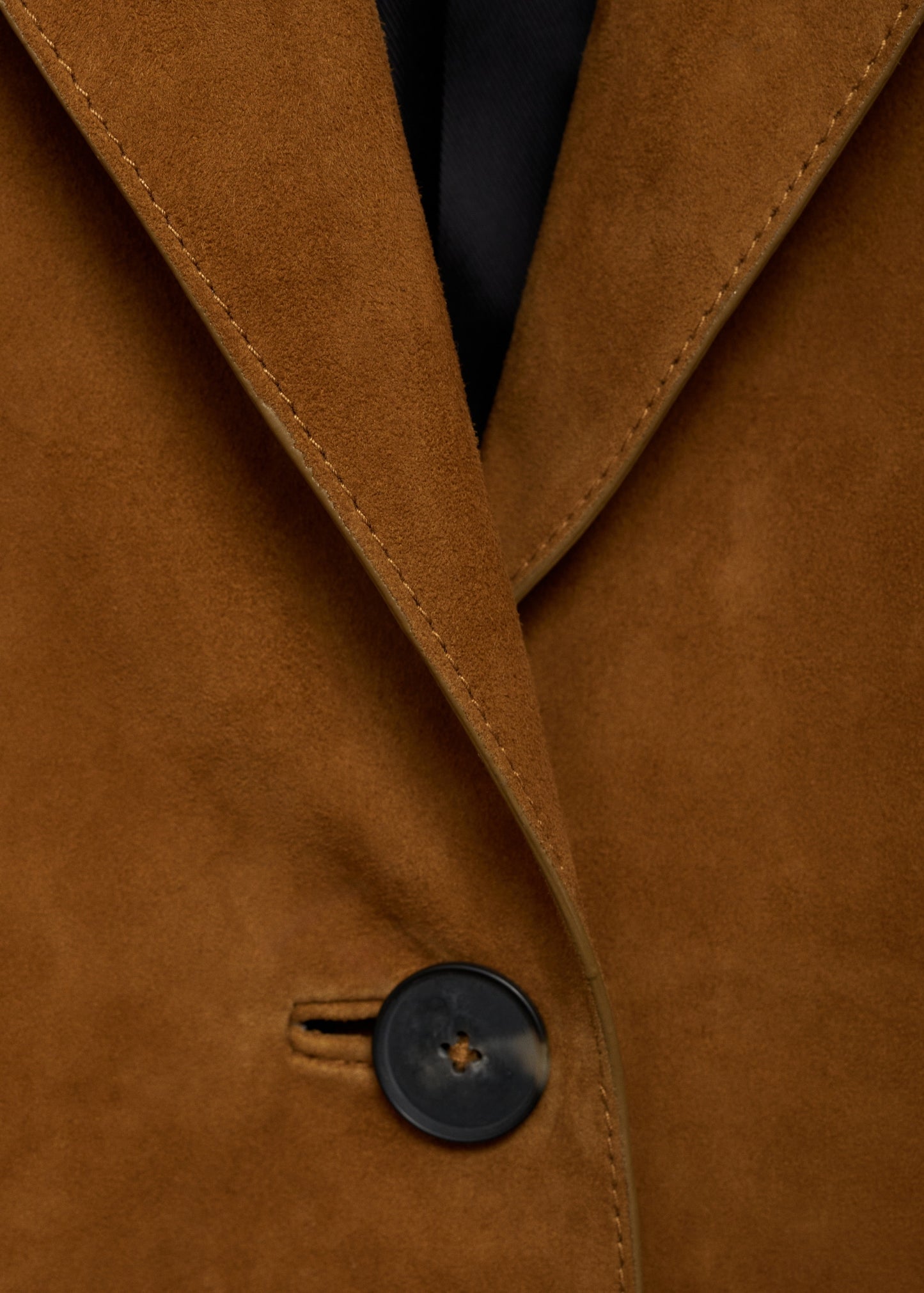 Lapelled suede coat
