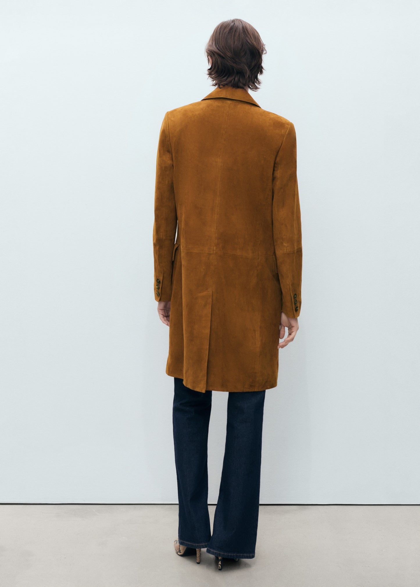 Lapelled suede coat