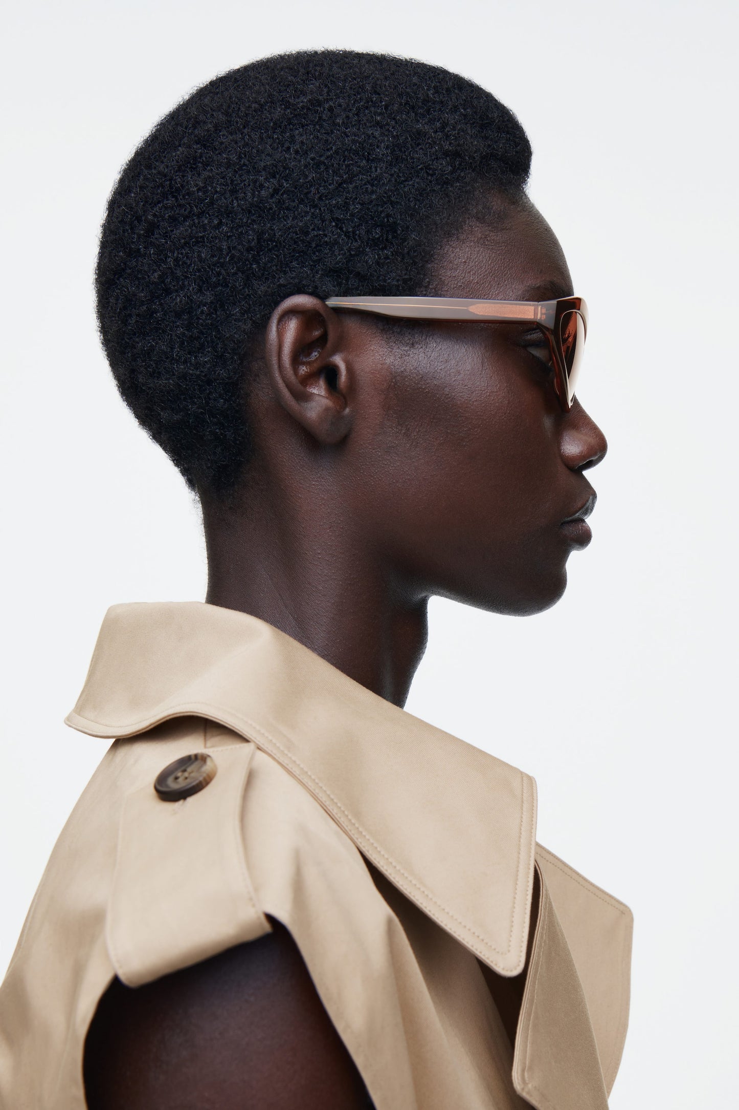 ANGULAR CAT-EYE SUNGLASSES