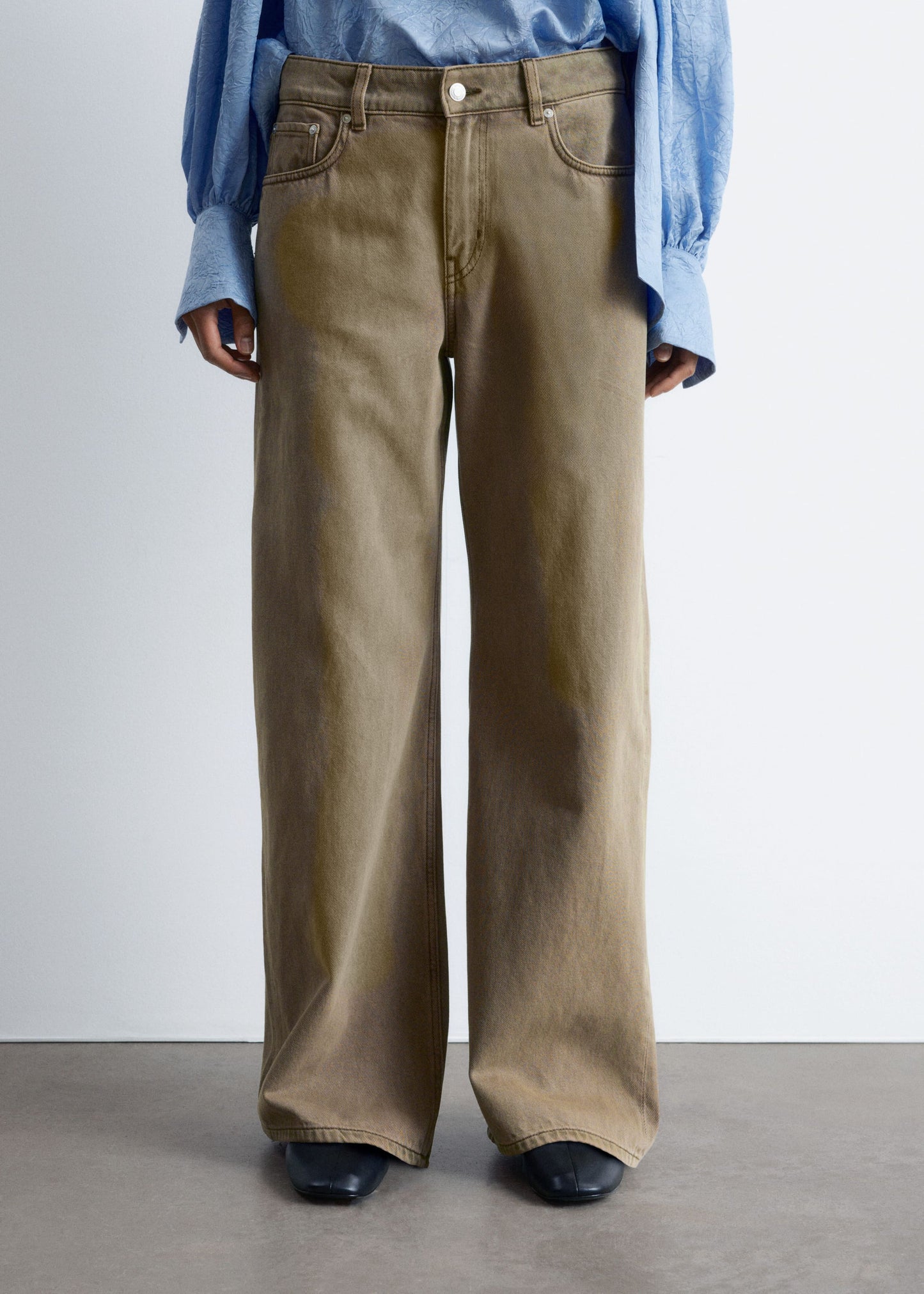 Relaxed Wide-Leg Jeans