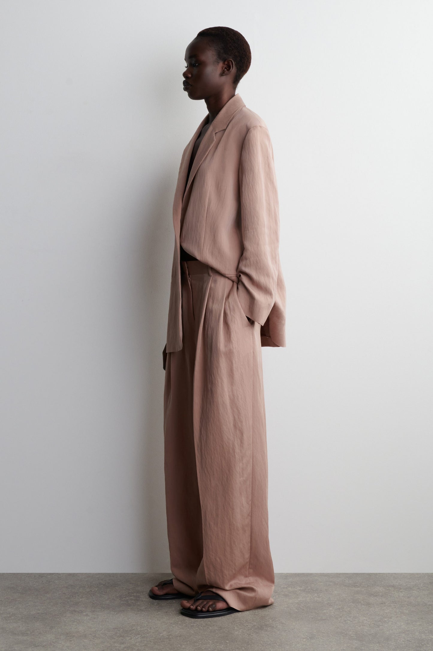 Relaxed Fluid Wide-Leg Trousers