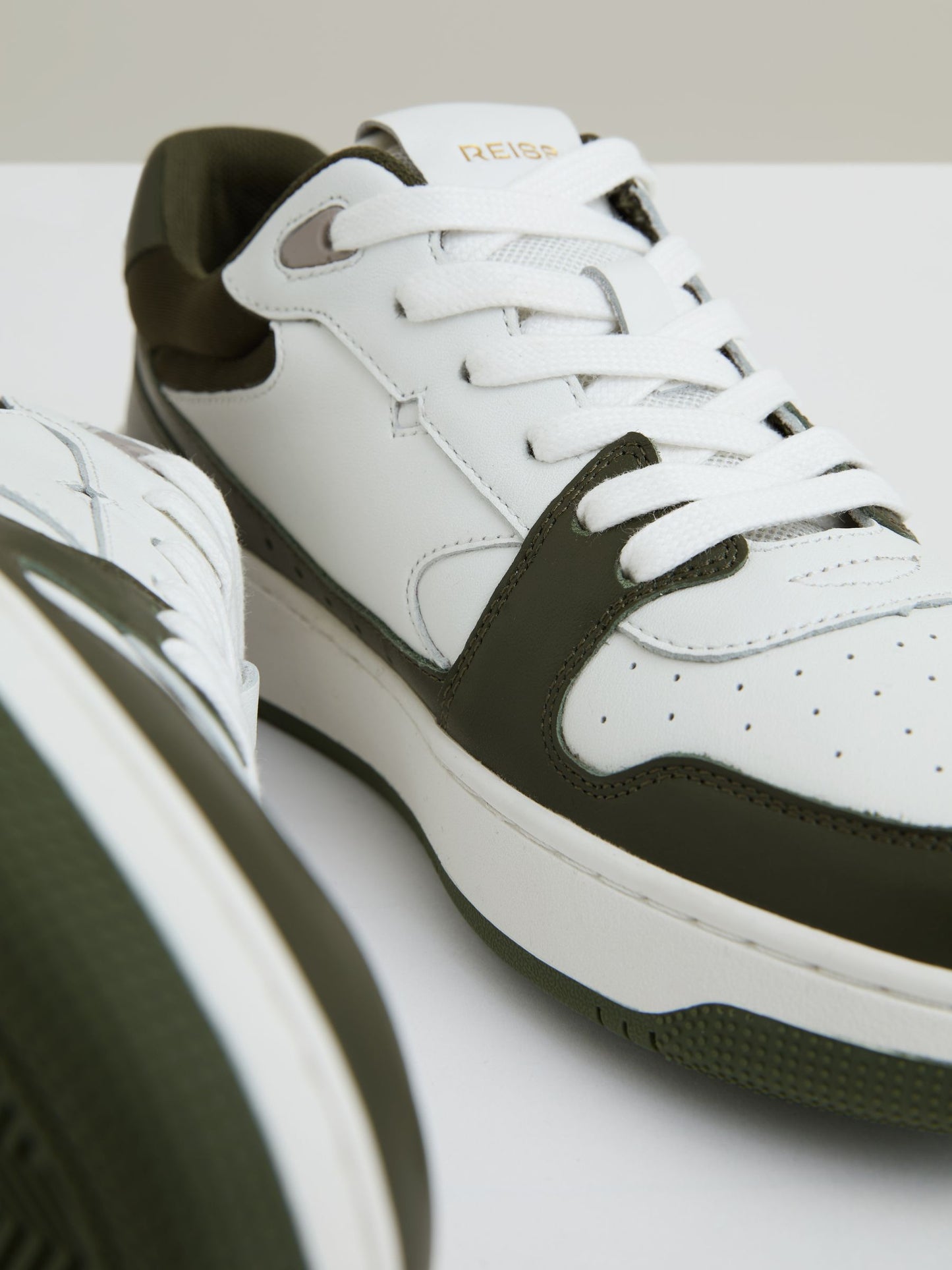 Reiss Leather Panelled Trainers in Khaki/White