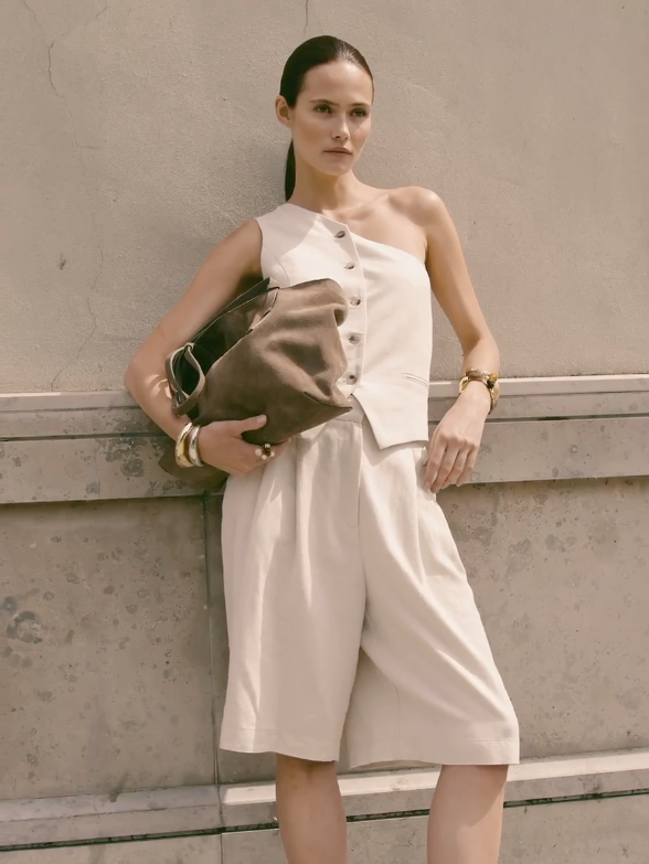 Bermuda shorts with pleats