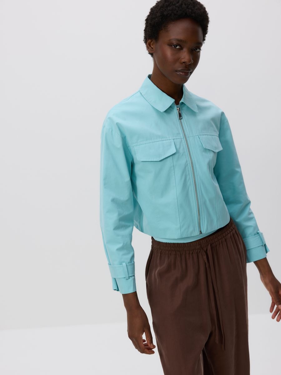Cropped jacket with collar