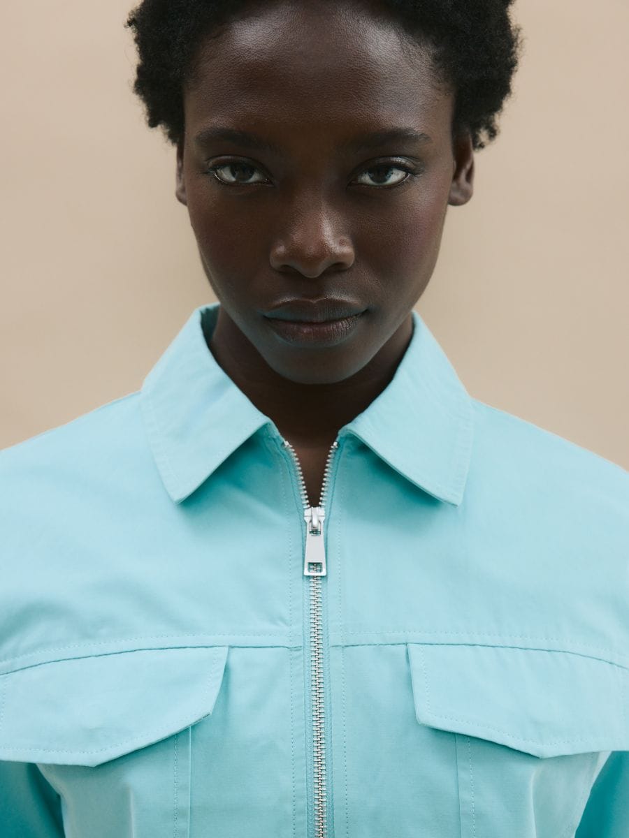 Cropped jacket with collar