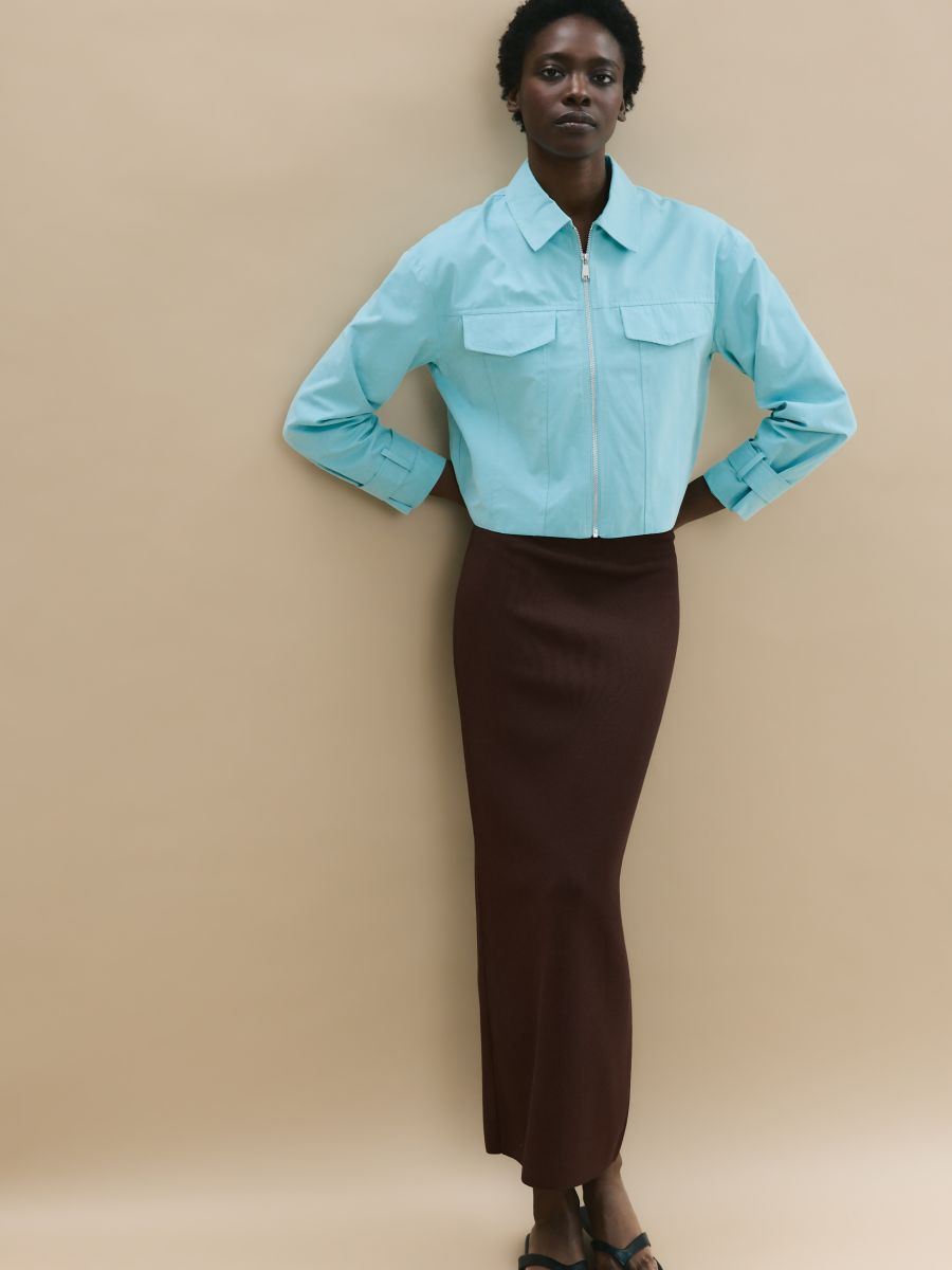 Cropped jacket with collar