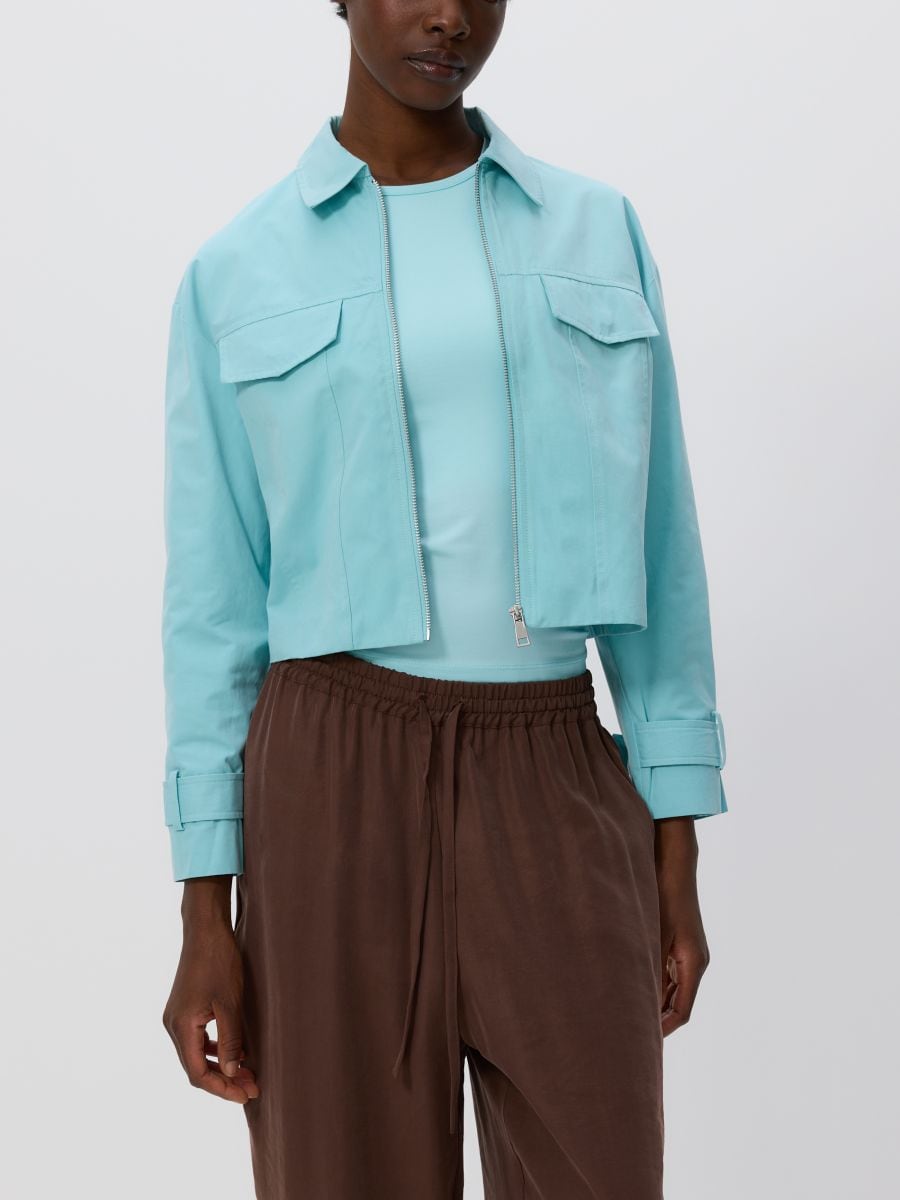 Cropped jacket with collar