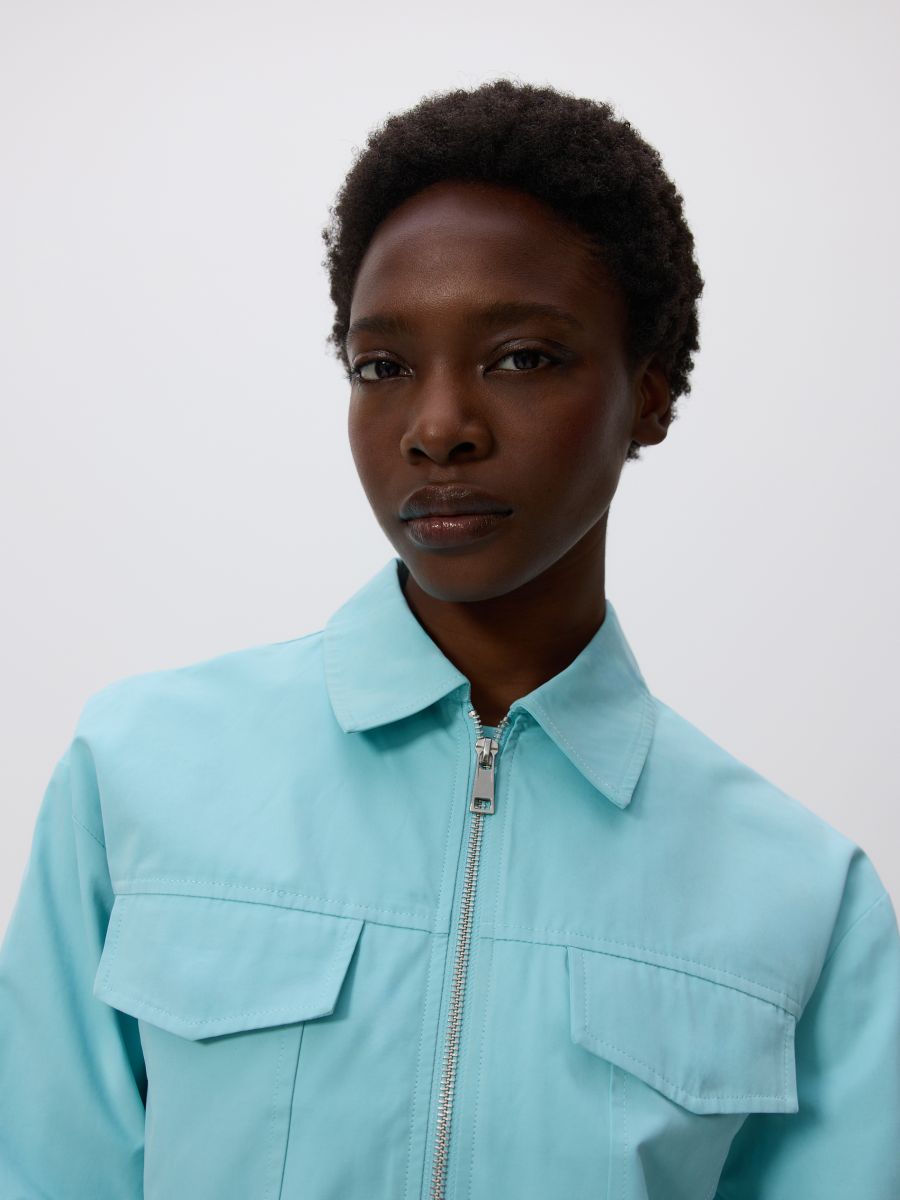 Cropped jacket with collar