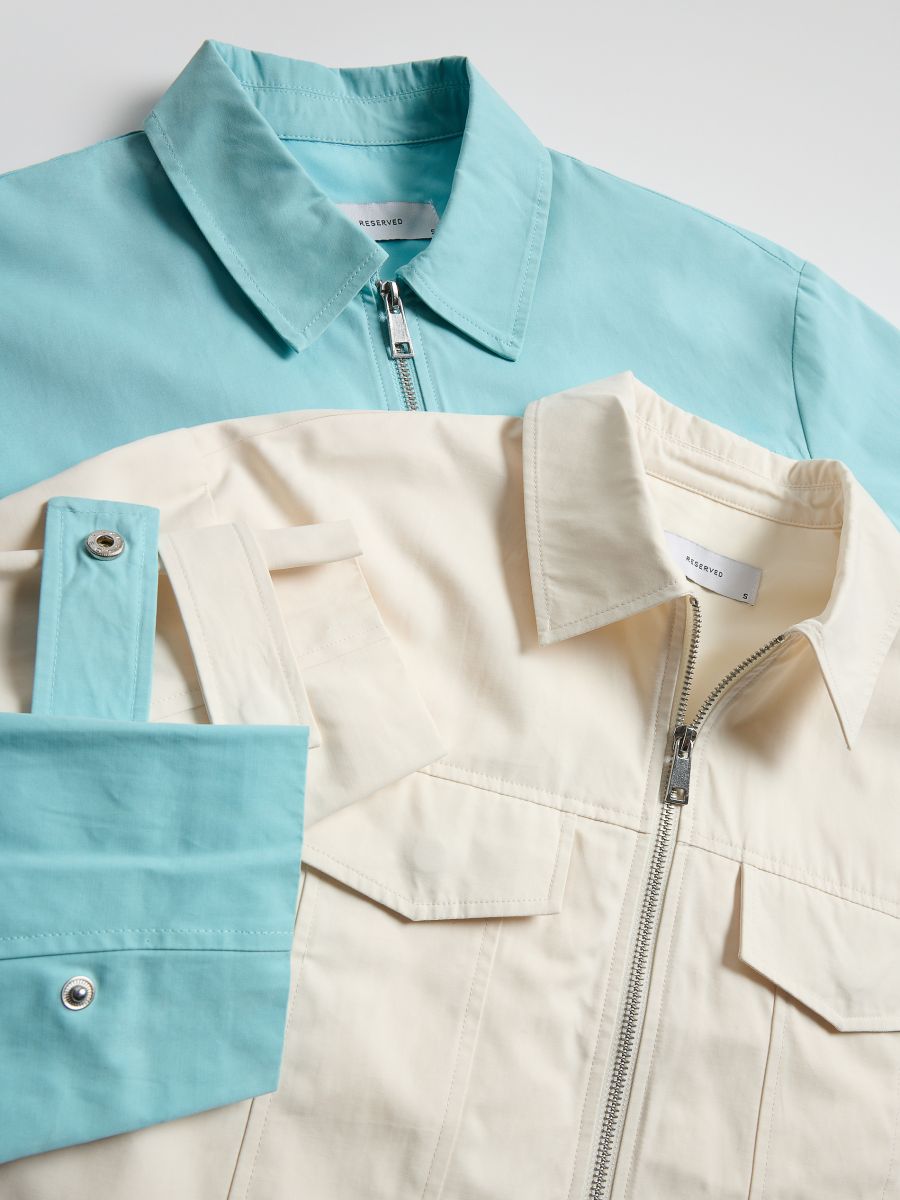 Cropped jacket with collar