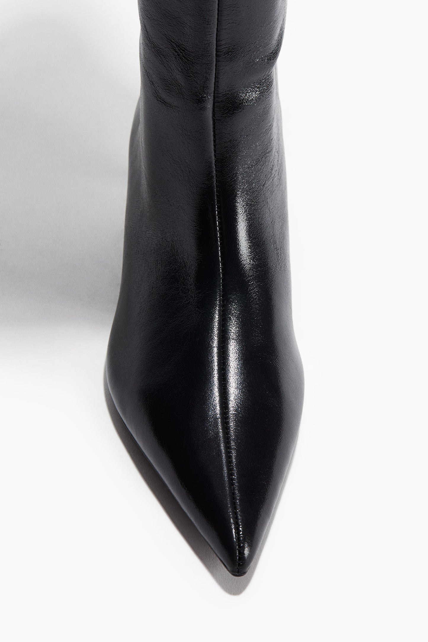 Kitten-heeled leather boots