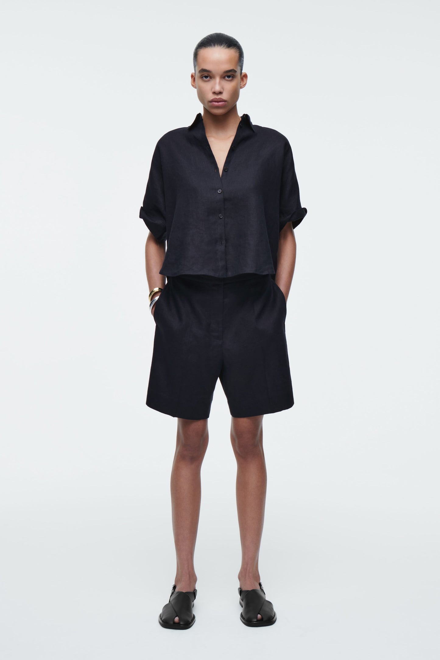 Tailored elasticated linen shorts