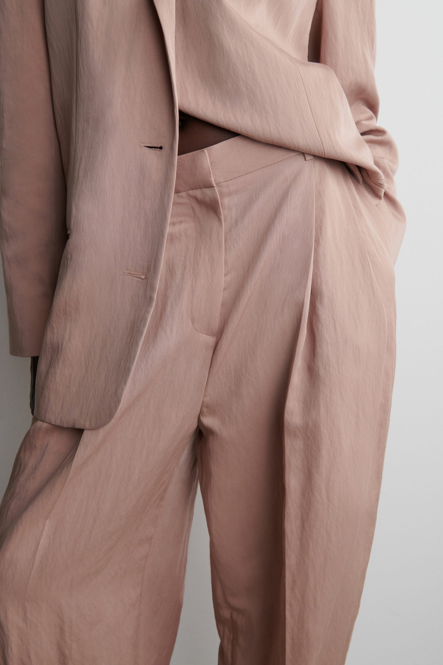 Relaxed Fluid Wide-Leg Trousers