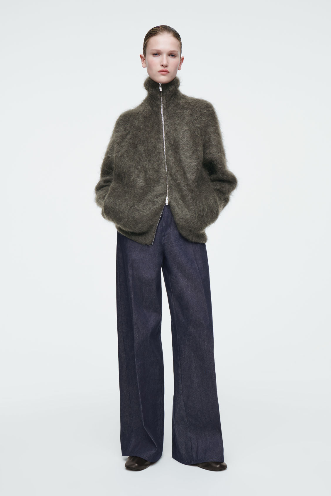 The brushed mohair zip-up jacket
