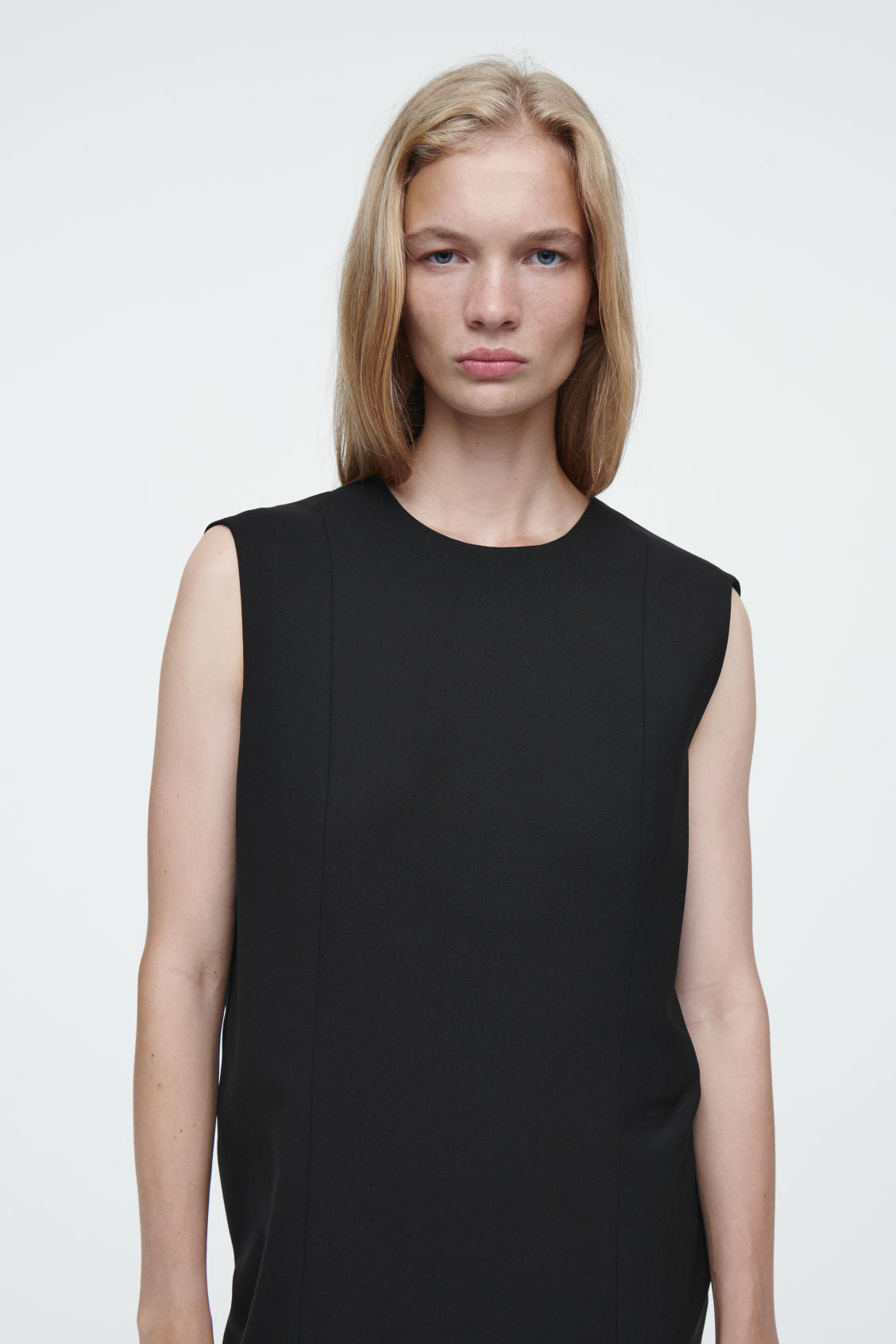 The sleeveless tailored wool dress