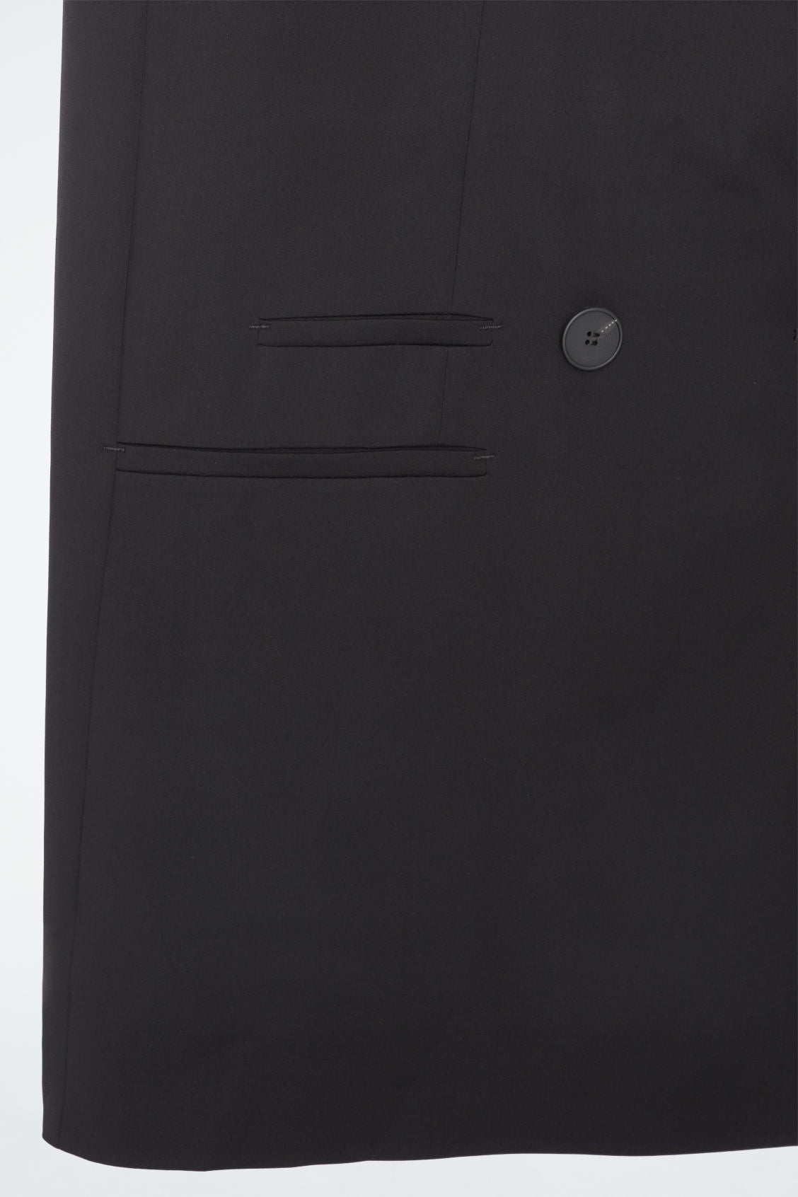 The elongated sleeveless blazer