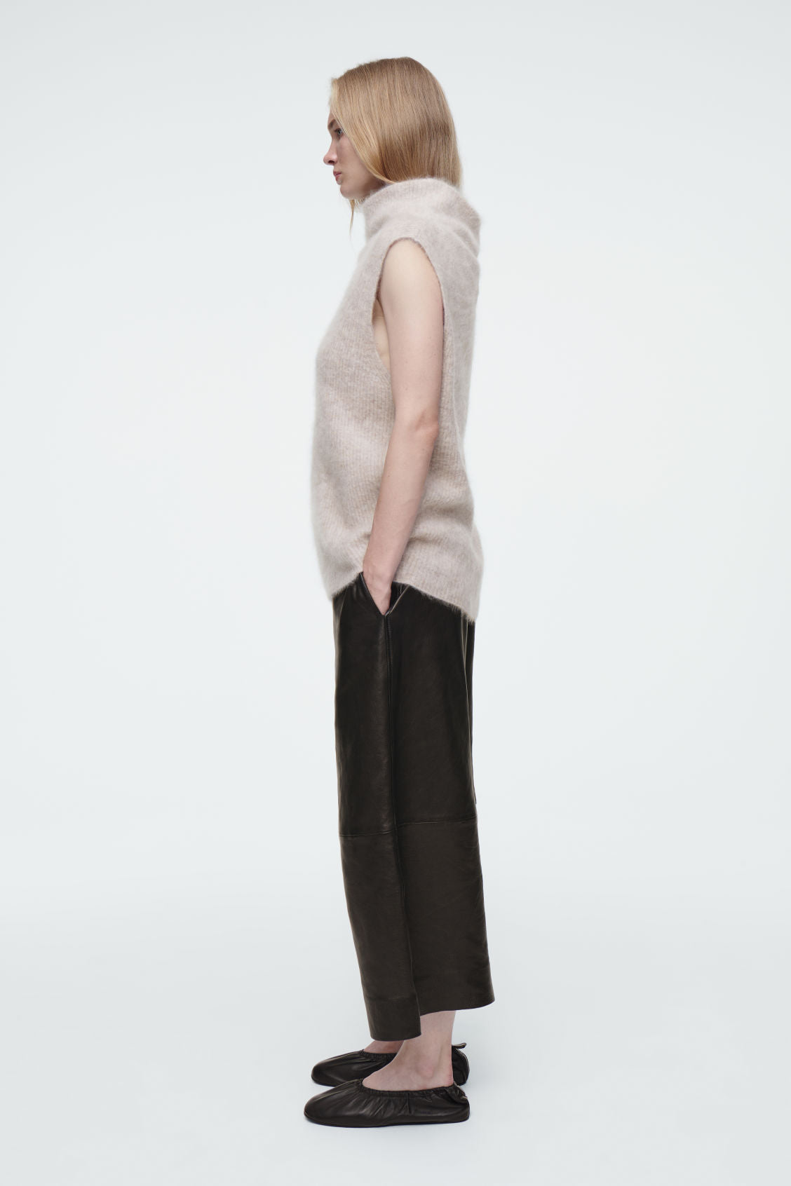 The funnel-neck brushed cashmere vest