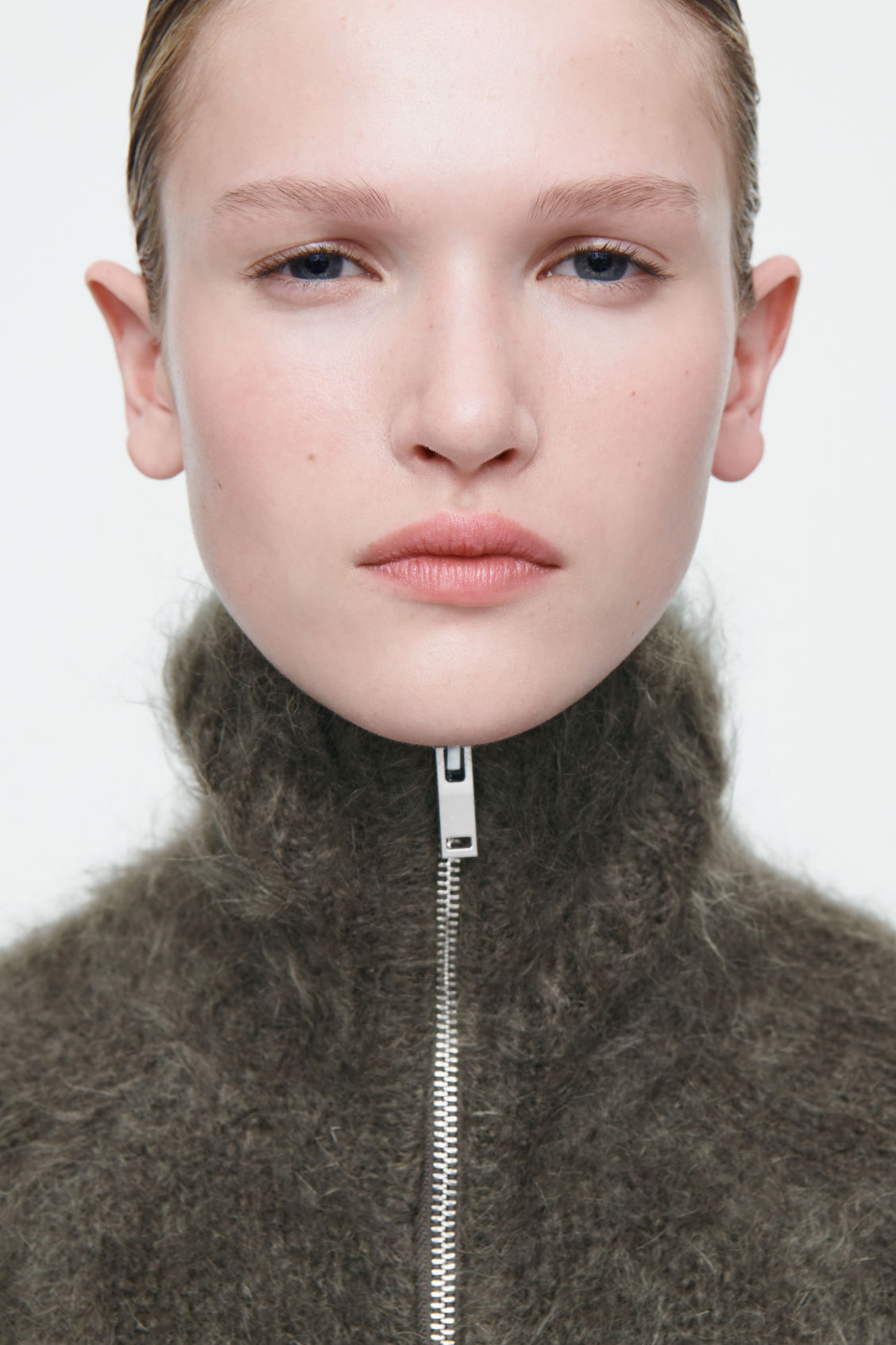 The brushed mohair zip-up jacket