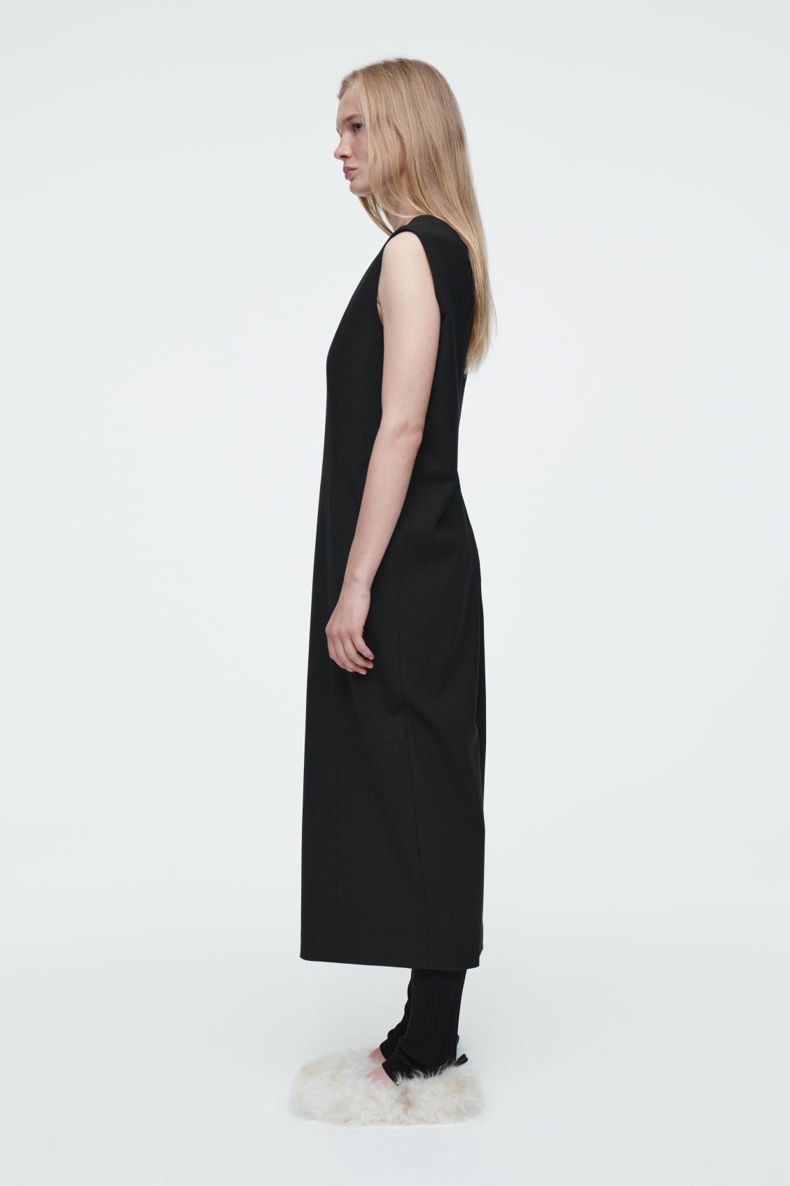 The sleeveless tailored wool dress