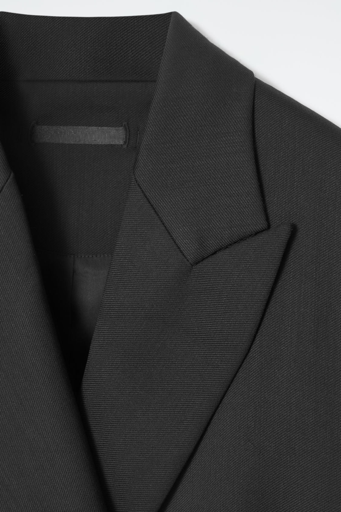 The tailored peak-lapel blazer