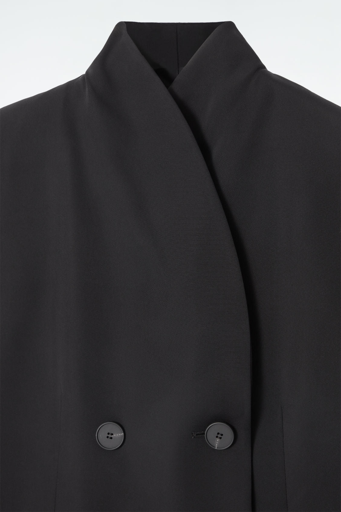 The elongated sleeveless blazer