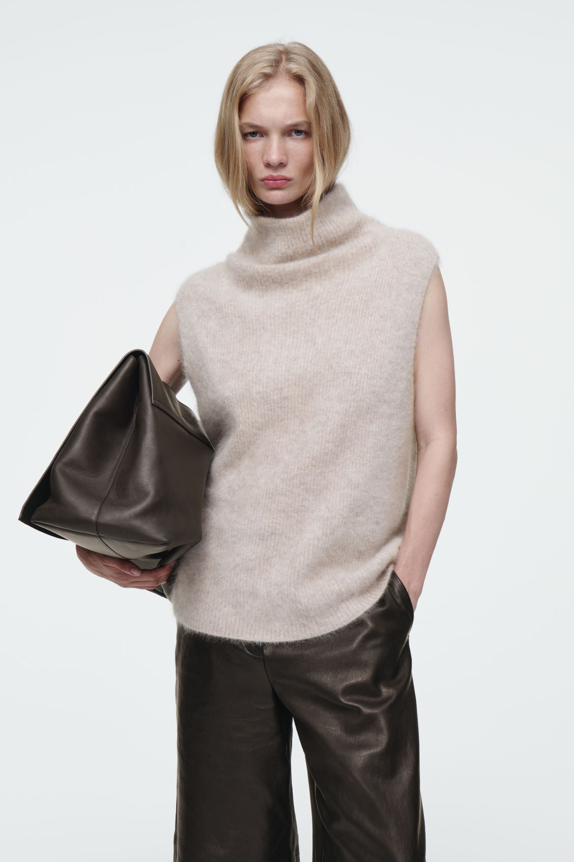 The funnel-neck brushed cashmere vest
