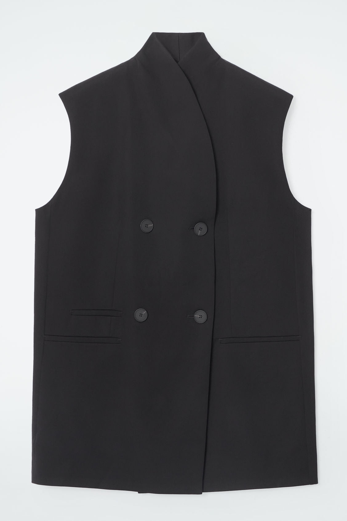 The elongated sleeveless blazer