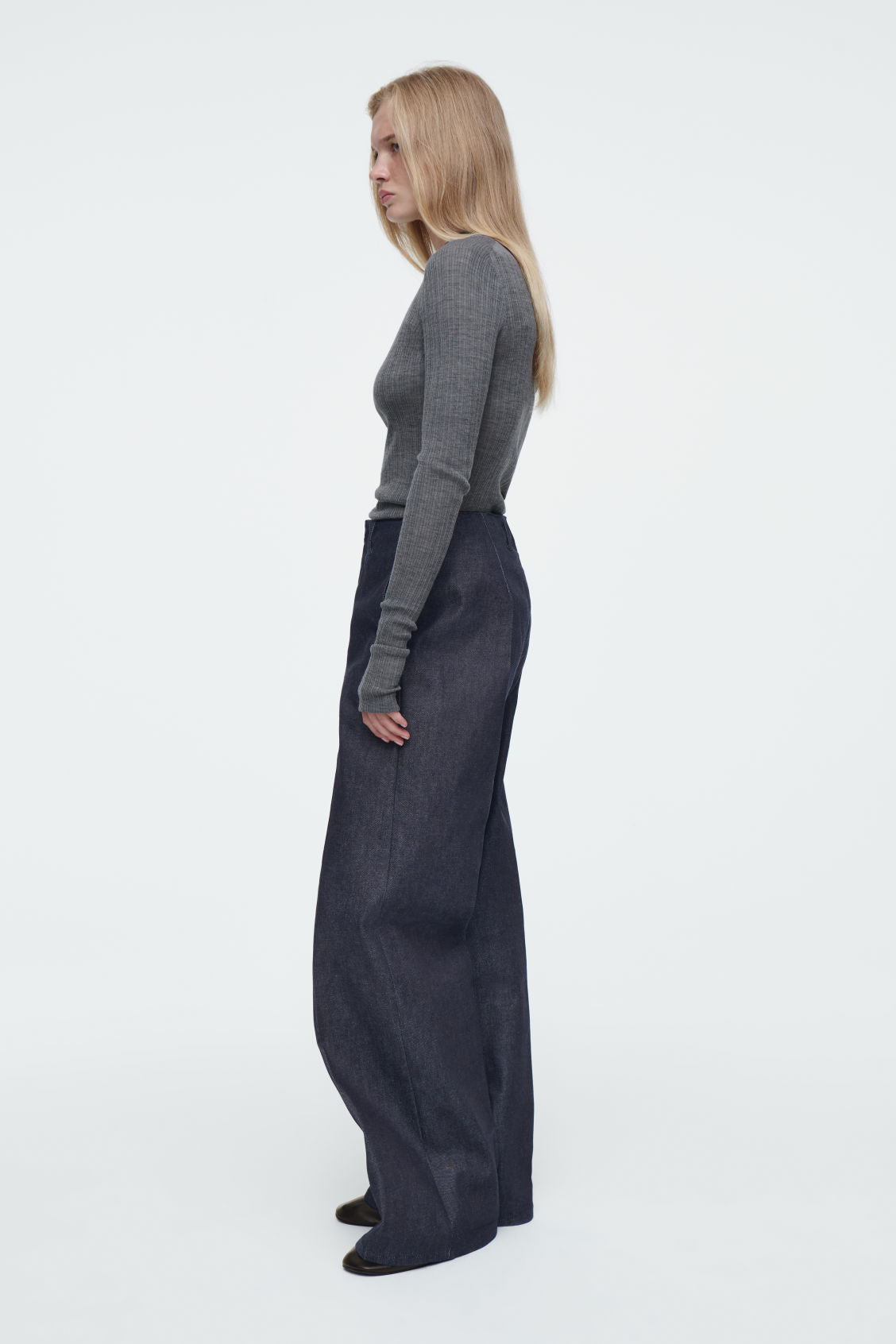 The wide-leg raw denim jeans